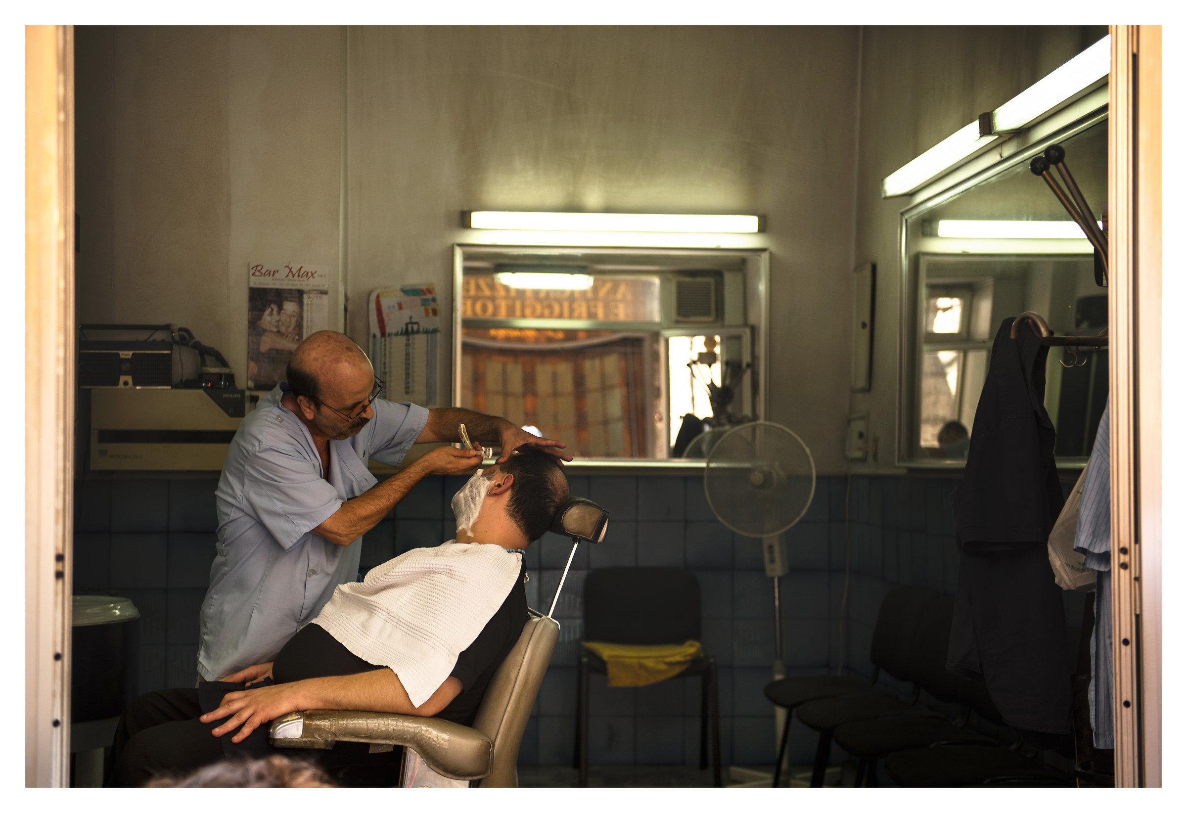Barber in Via dei Tribunali in Naples
