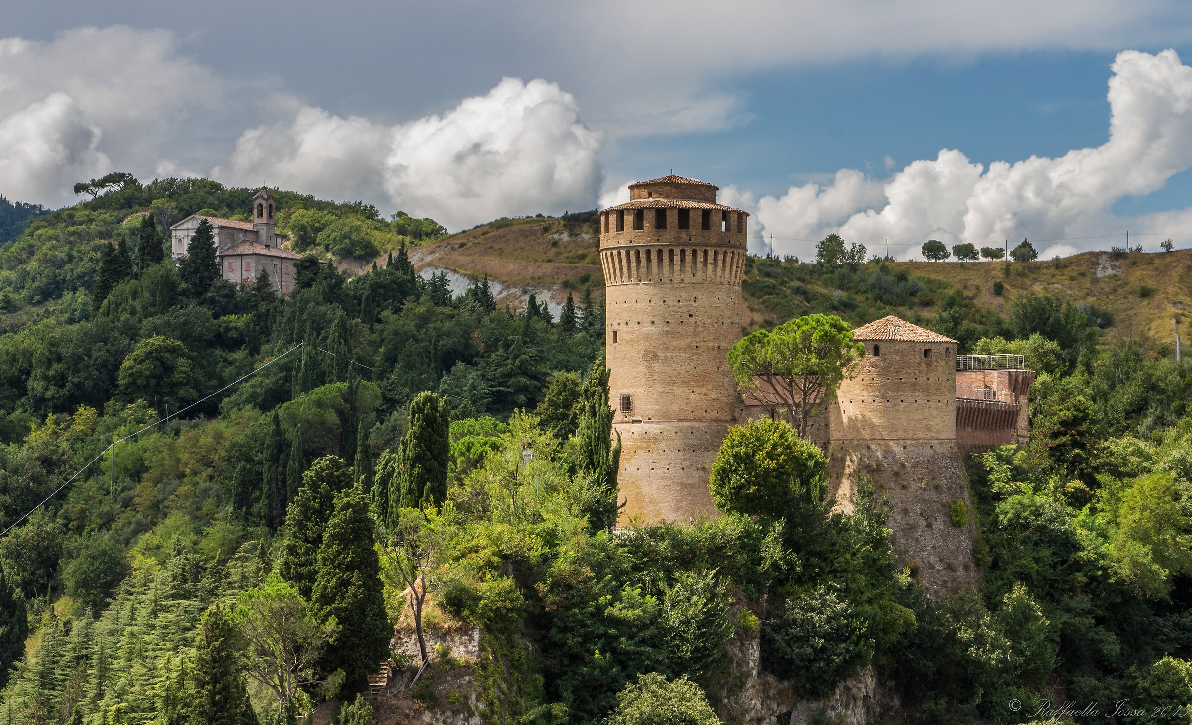 La Rocca ,e il Santuario del Monticino