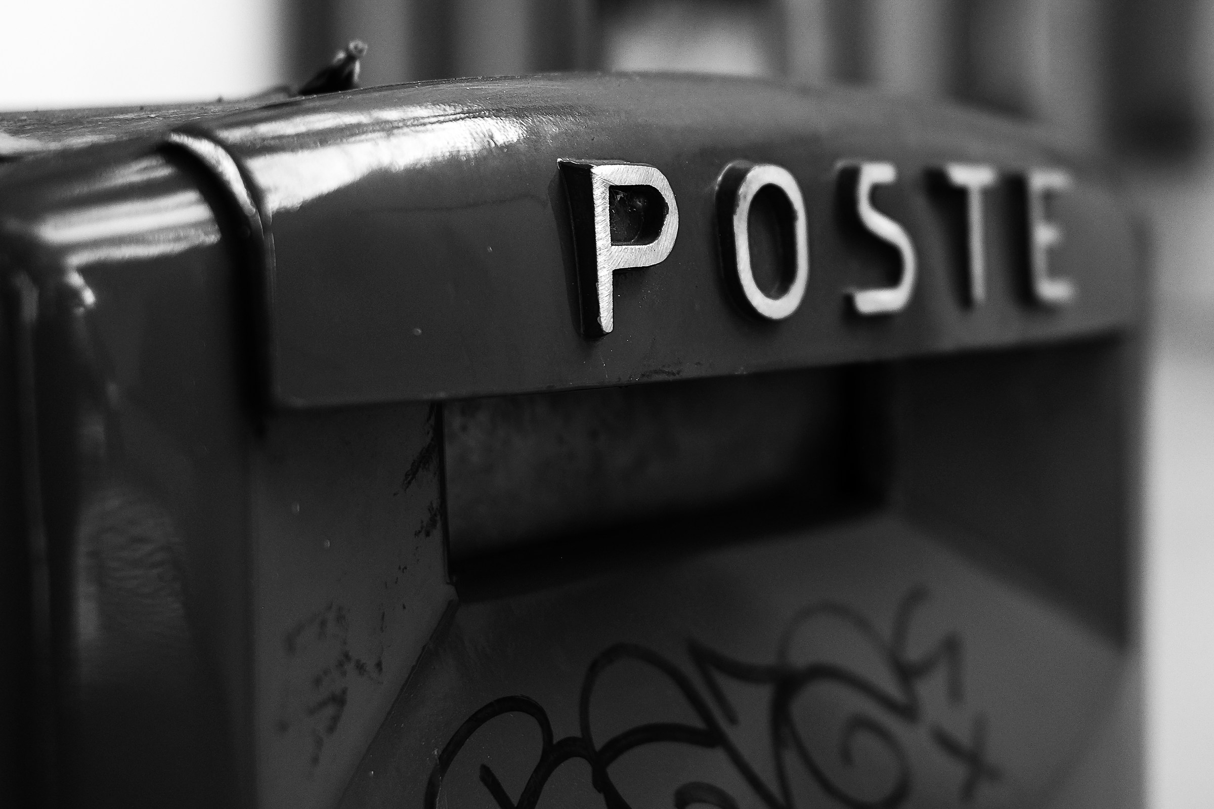 sempre meno utilizzata (la cassetta delle Poste)