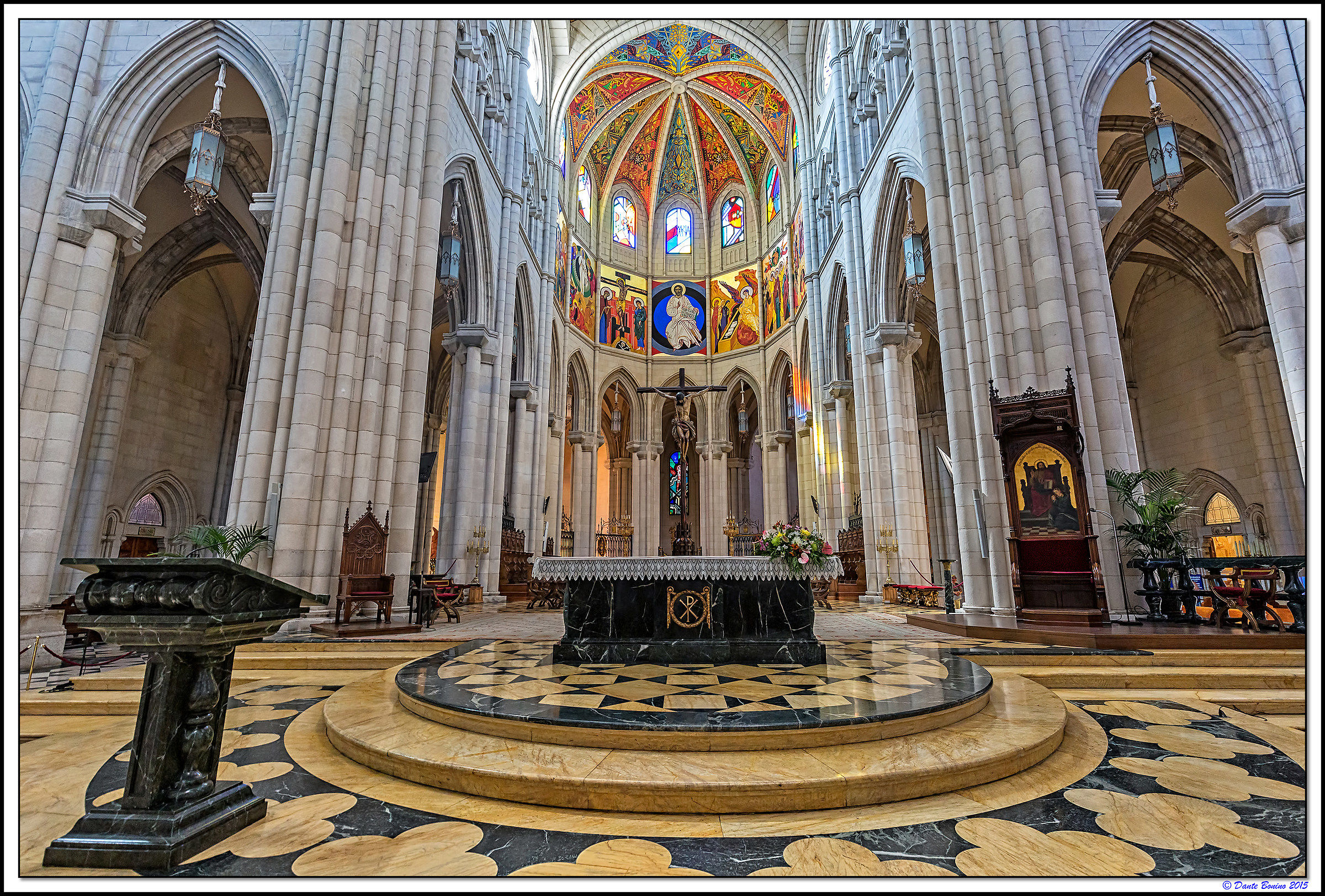Almudena Cathedral: Inside