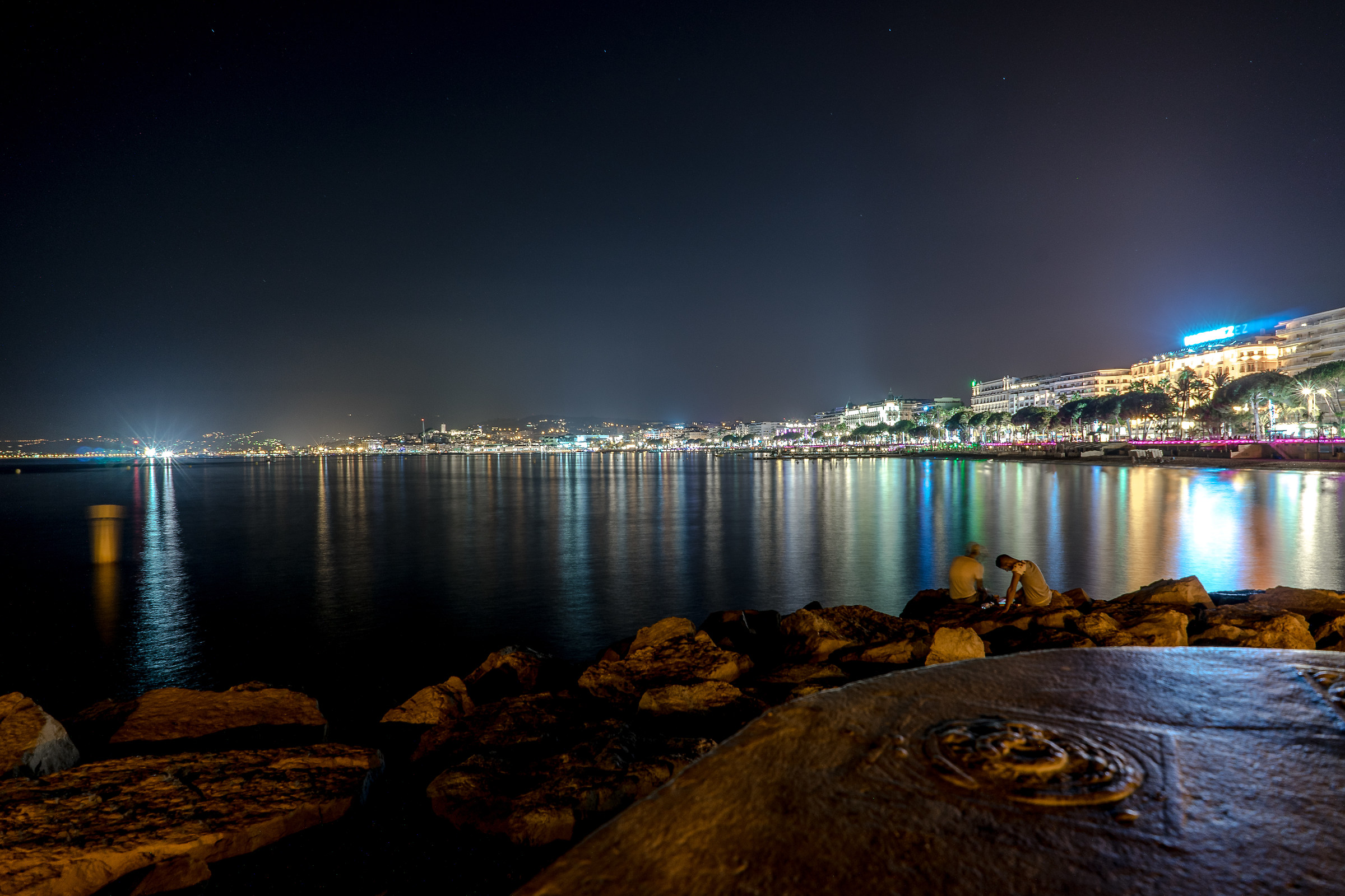 Cannes di notte