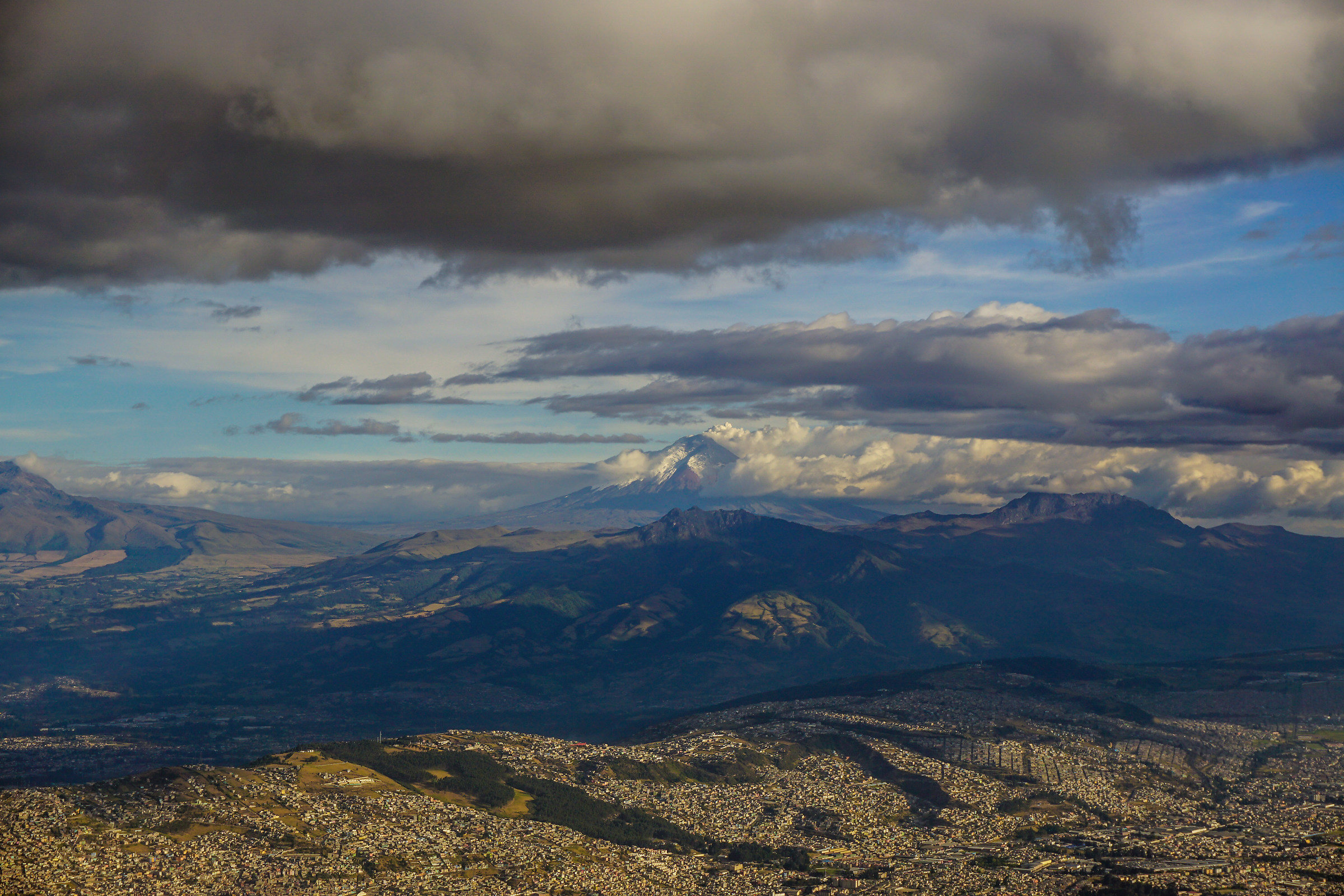 L'ombra del vulcano Cotopaxi risvegliato su Quito