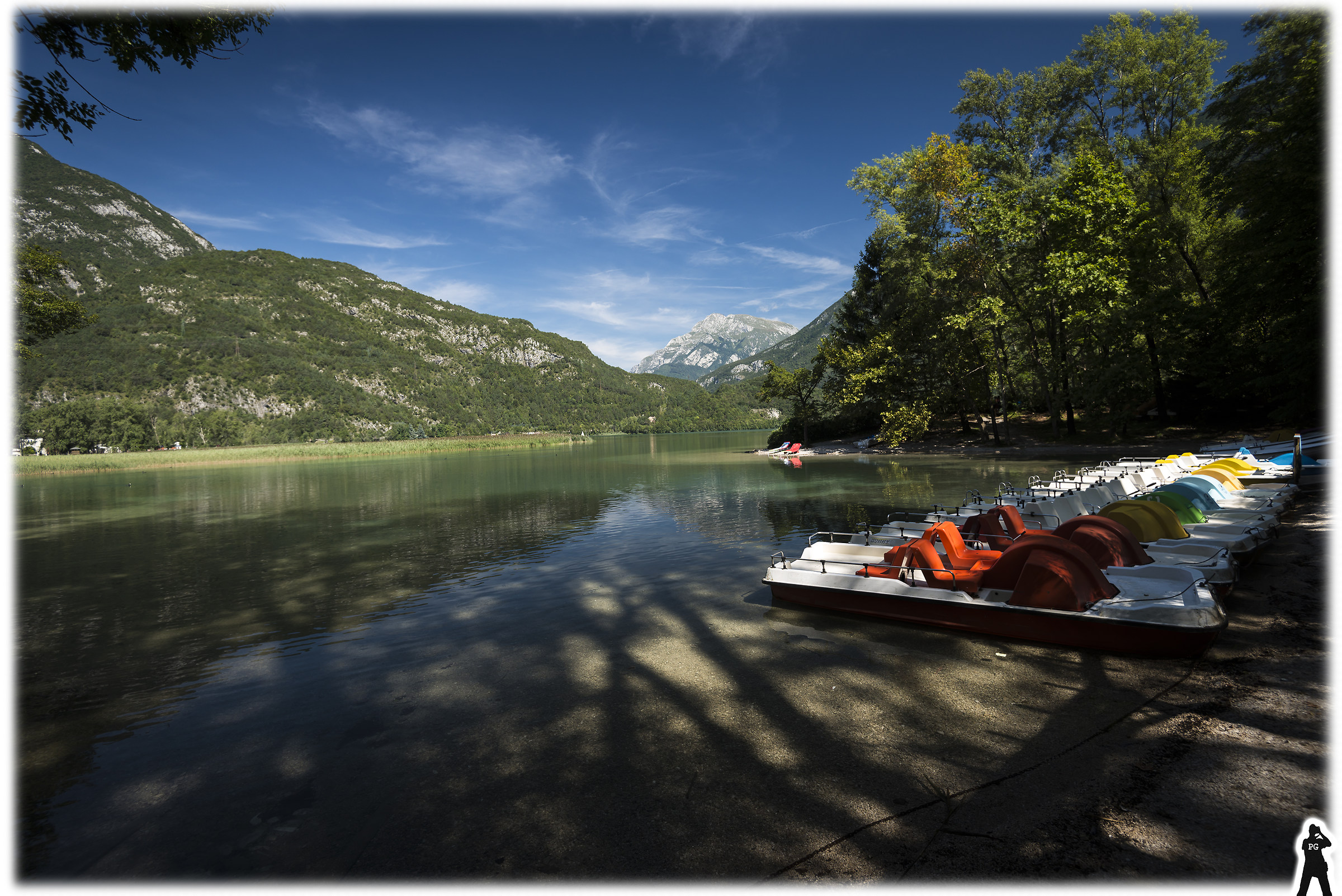 Lake Cavazzo 01 (or lake of 3 common borders or 3!)