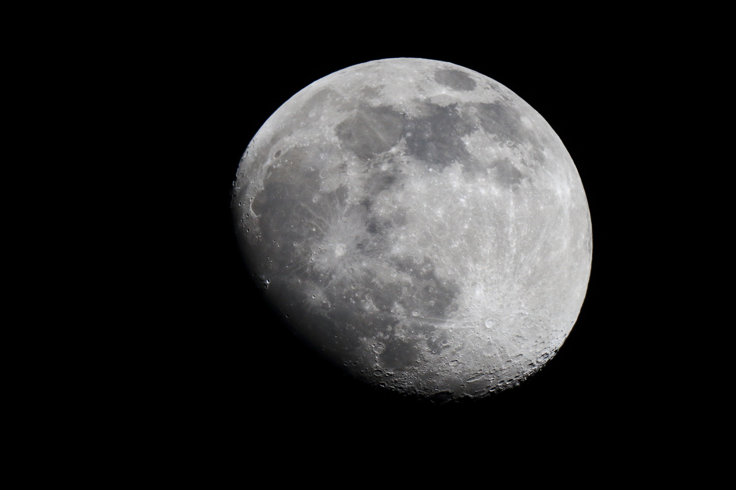 Luna quasi piena a 1920 mm