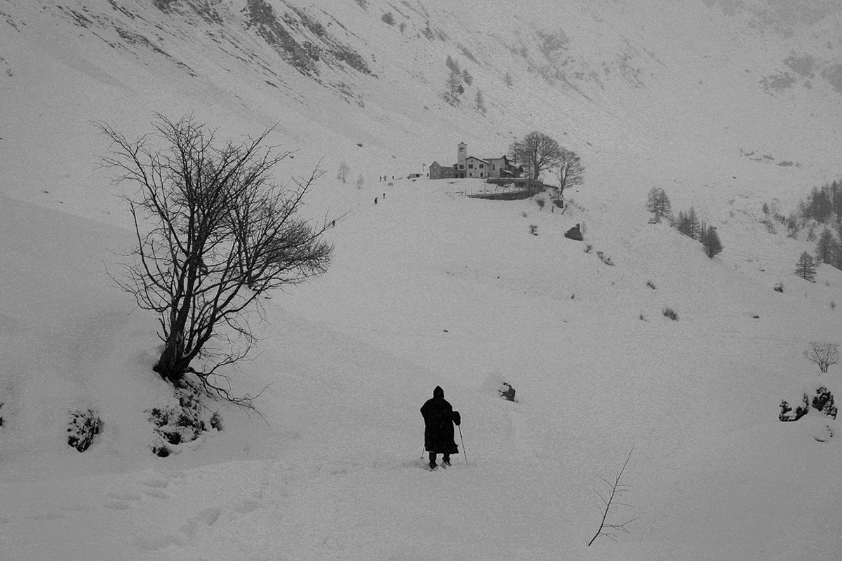 Pilgrimage in the snow