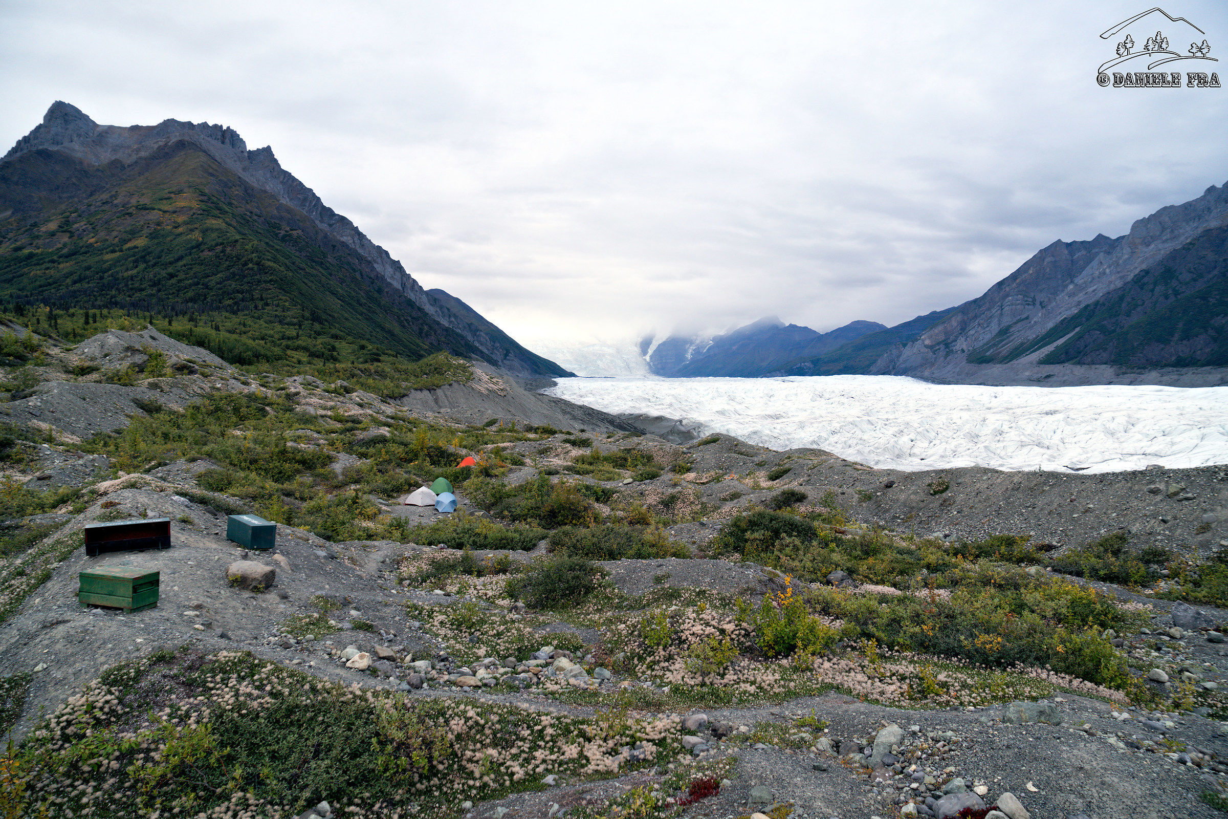 Accampamento nel gruppo del Wrangell
