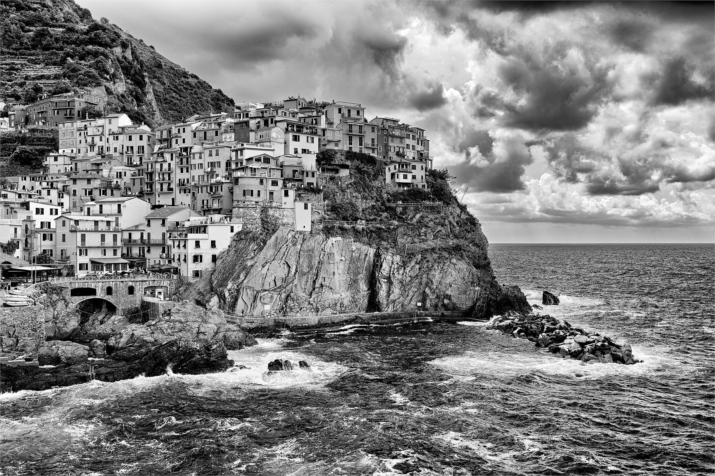 Manarola incombente