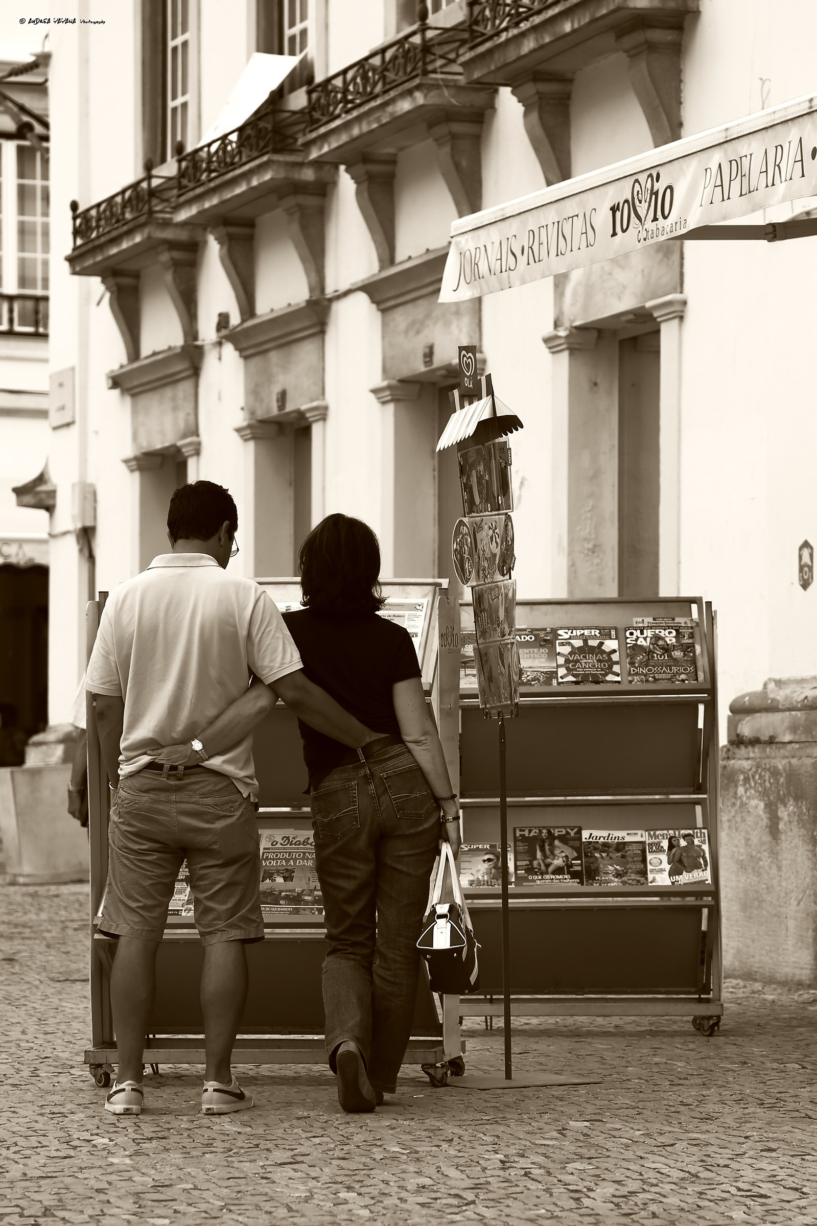 Amore sei sicuro!?? ...tranquilla non ci guarda nessuno