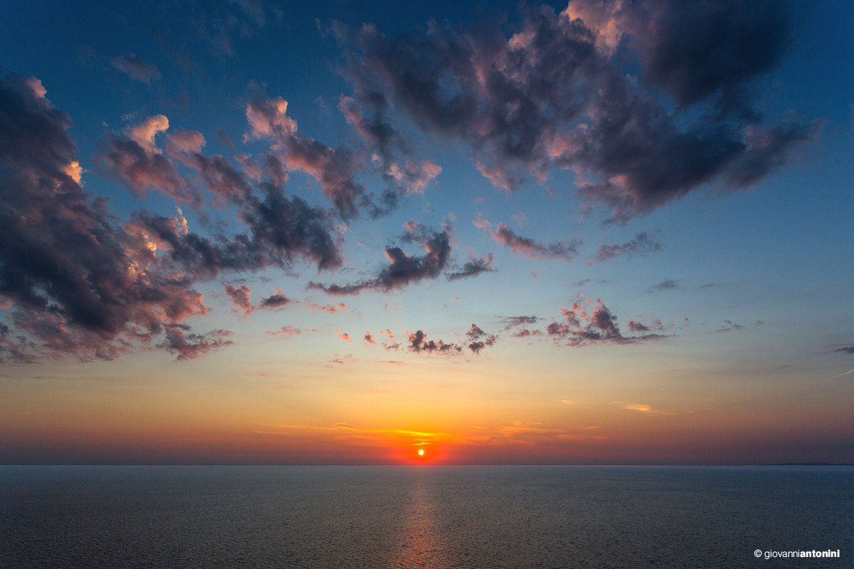 Nè più mai toccherò le sacre sponde...