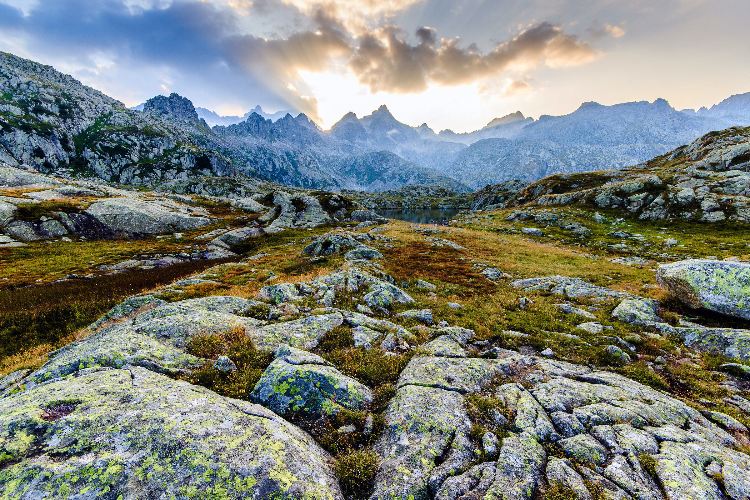 Rocce al tramonto in Val Nambrone, Cornisello