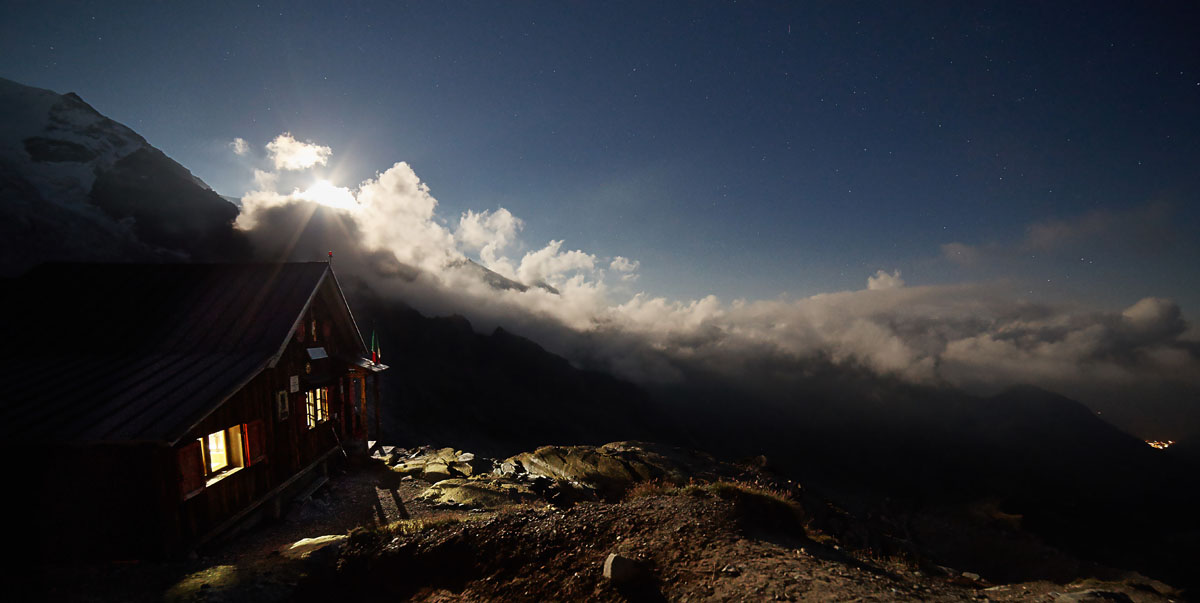 Full moon on the ref. Mezzalama