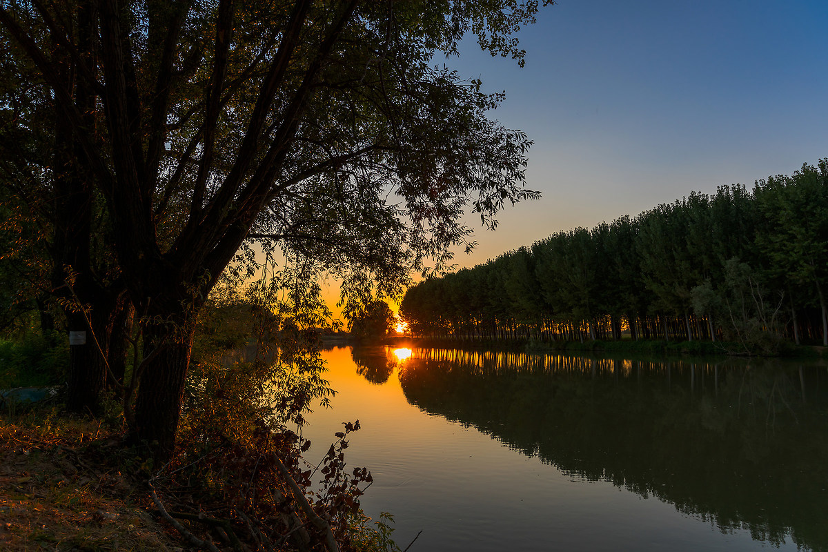 Tramonto e riflessi sul fiume Oglio