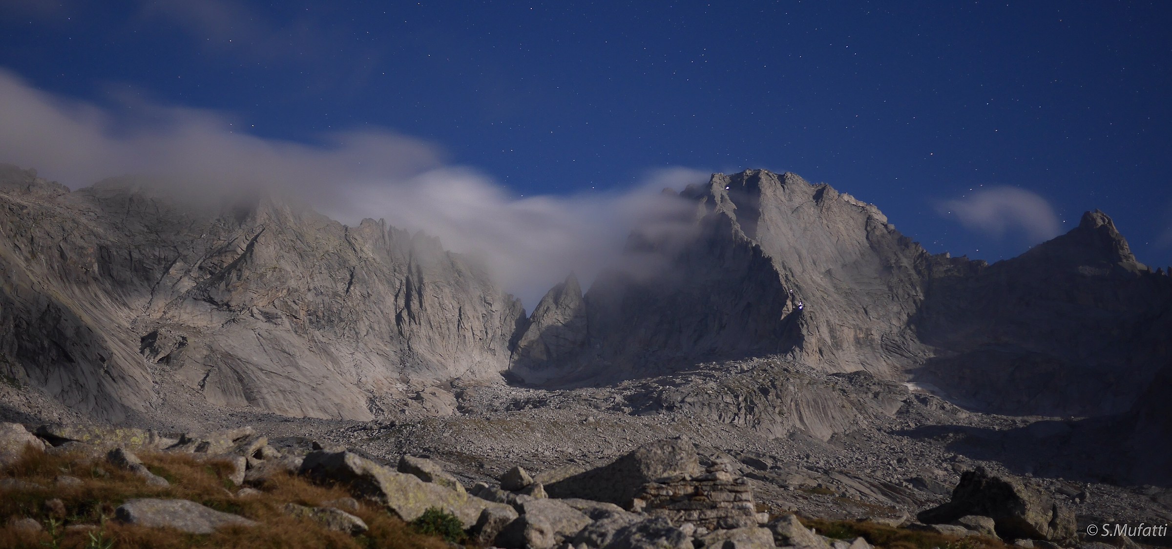 "Lucciole" in discesa notturna sul Badile