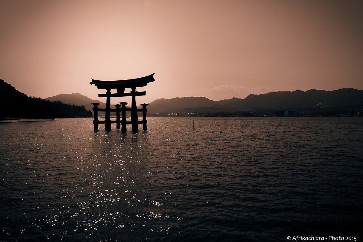 Porta "galleggiante" di Otorii (Torii)