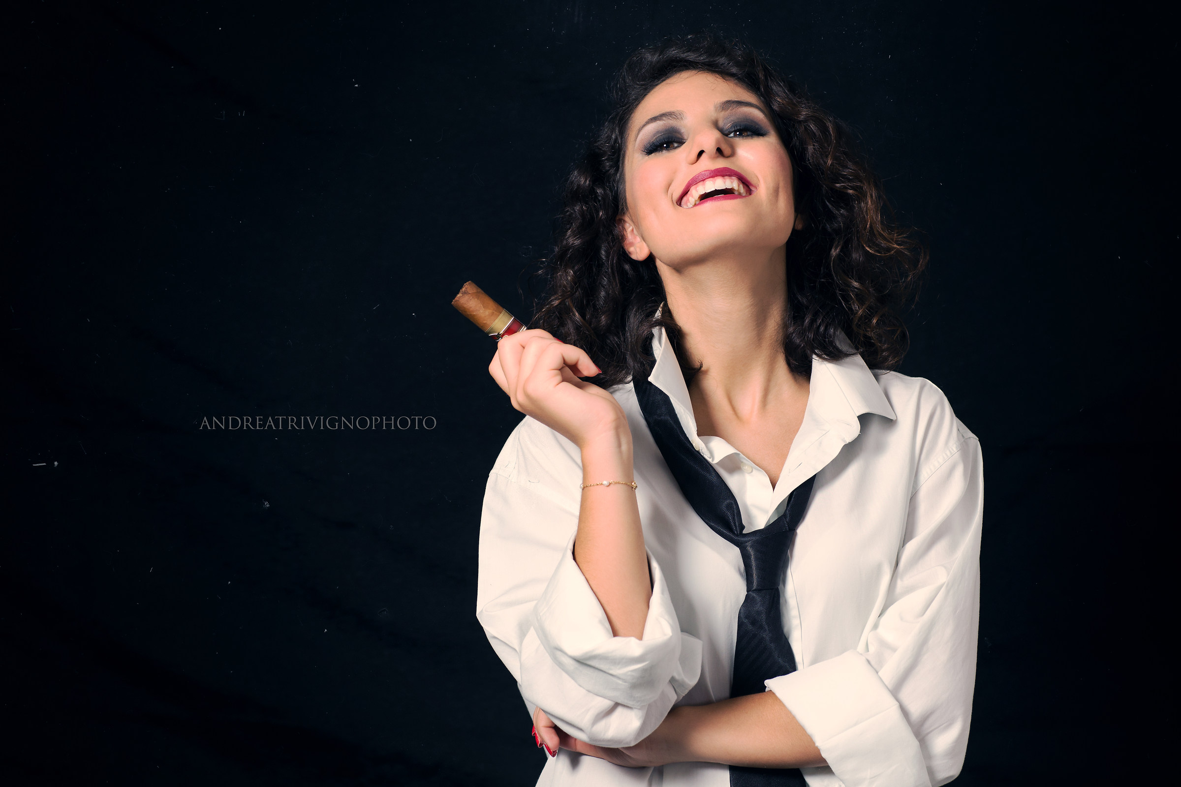 Xenia - The Tie Is Not (Wo) Man - 12