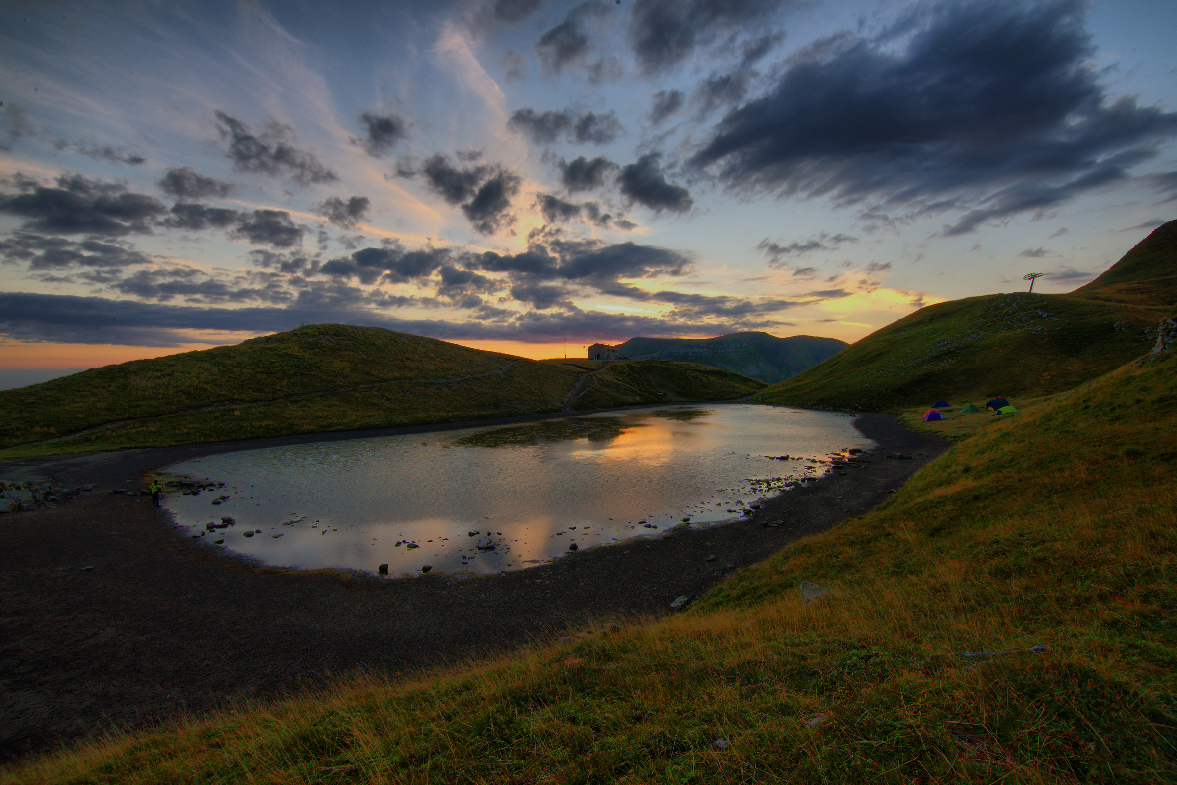 Scafaiolo lake and surroundings 2