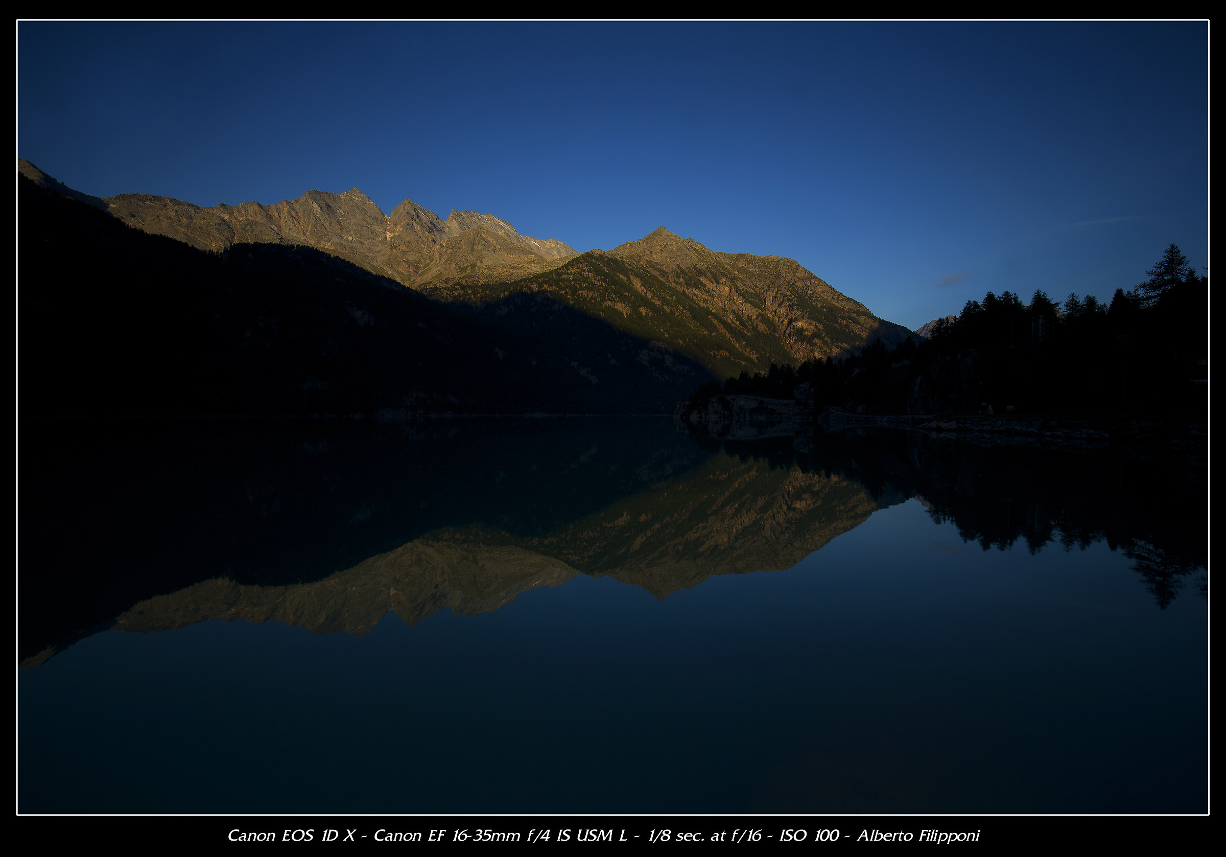 Sunrise on the lake of Ceresole Reale