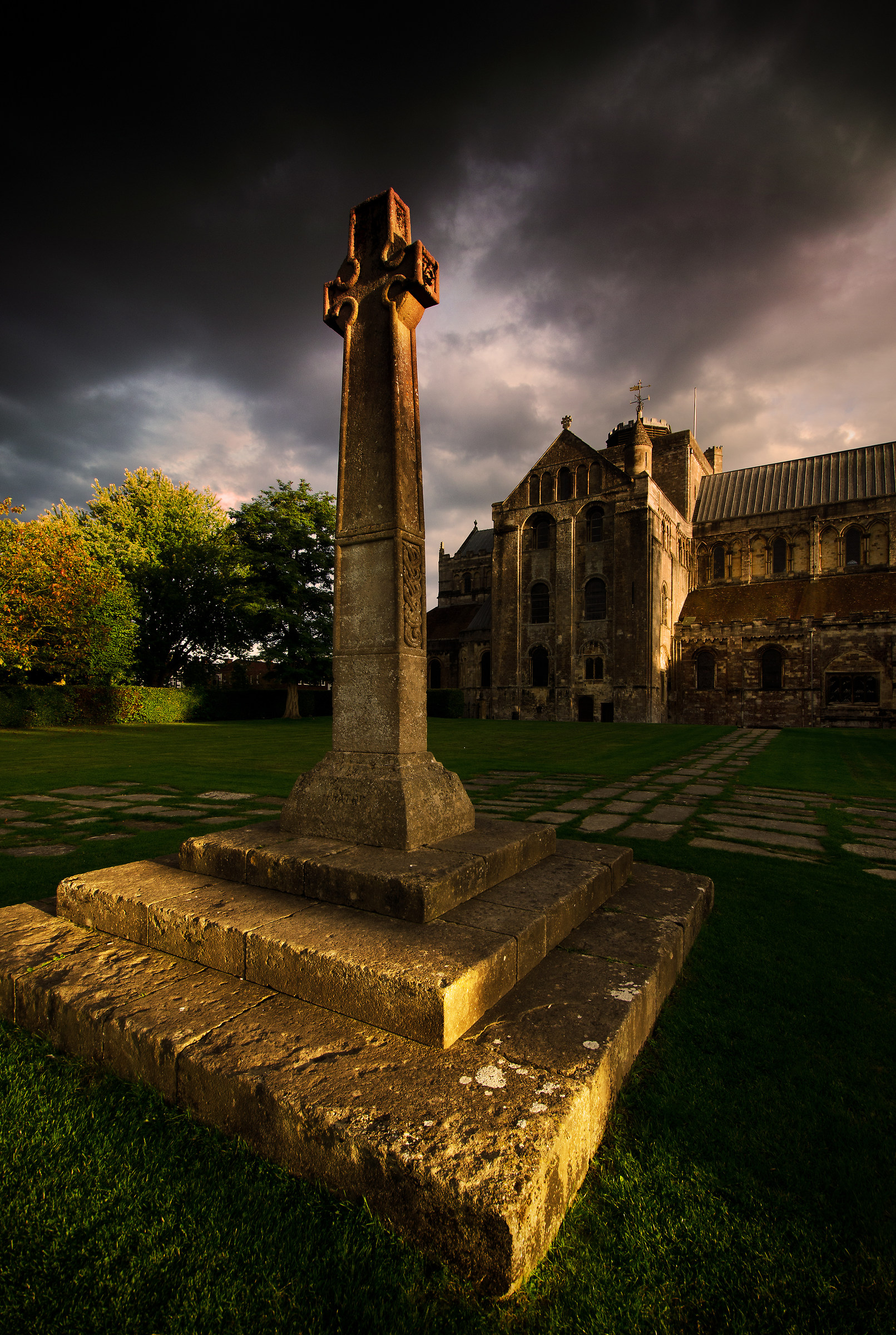 Romsey Abbey - Drama!
