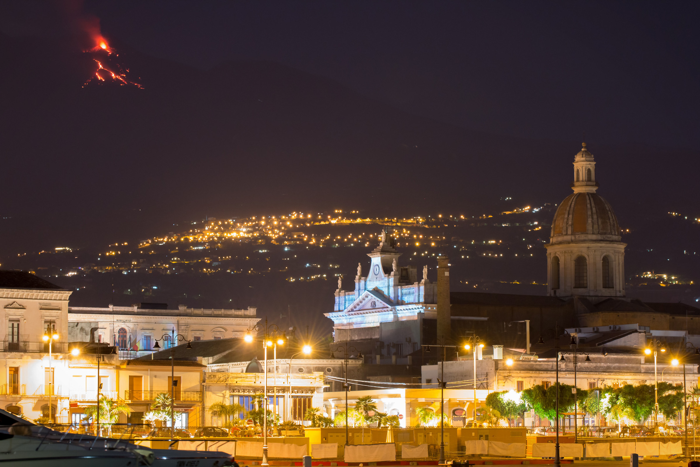 Eruzione dell'Etna da Riposto