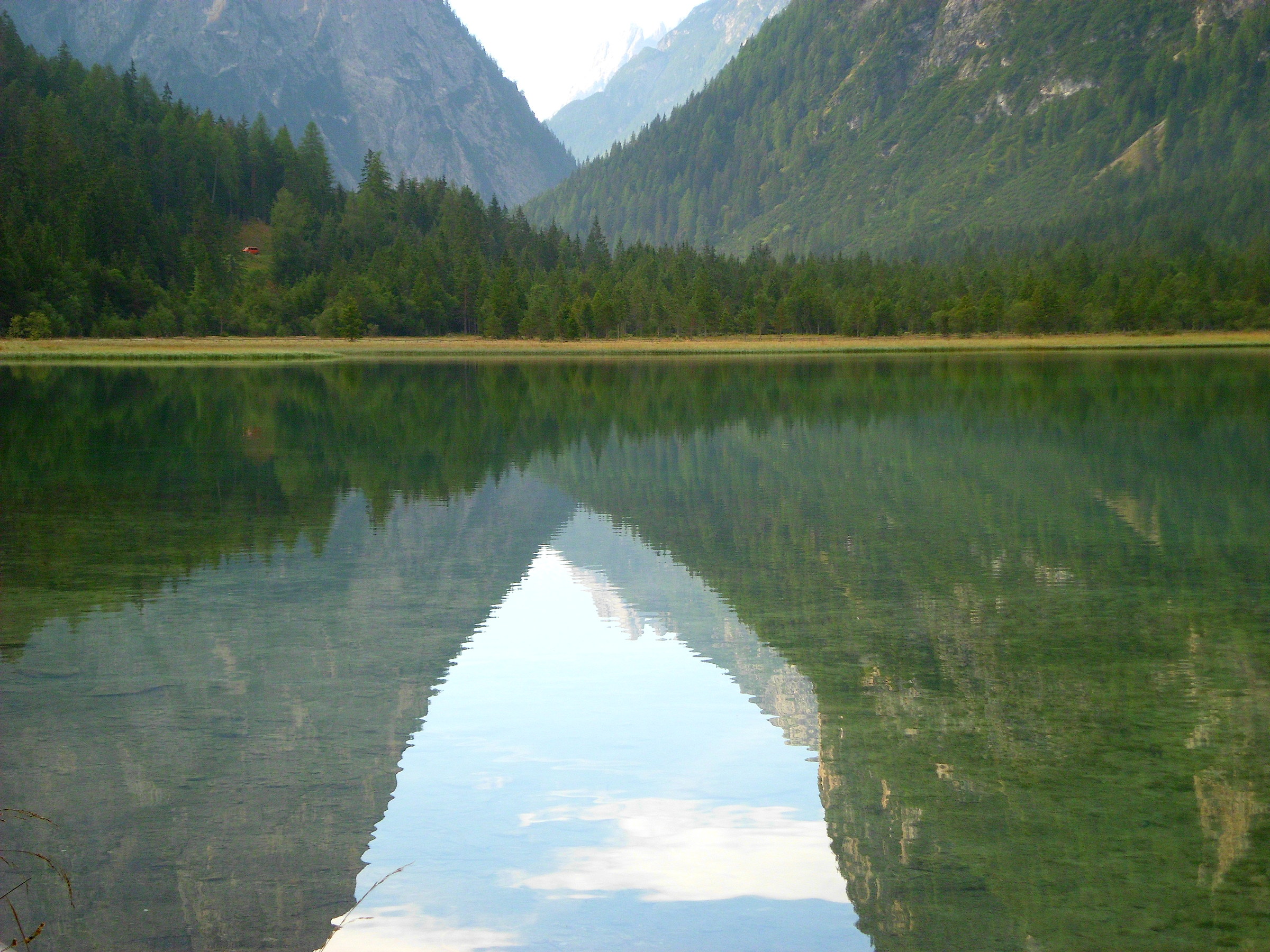 Riflessi sul lago di Dobbiaco (bz)
