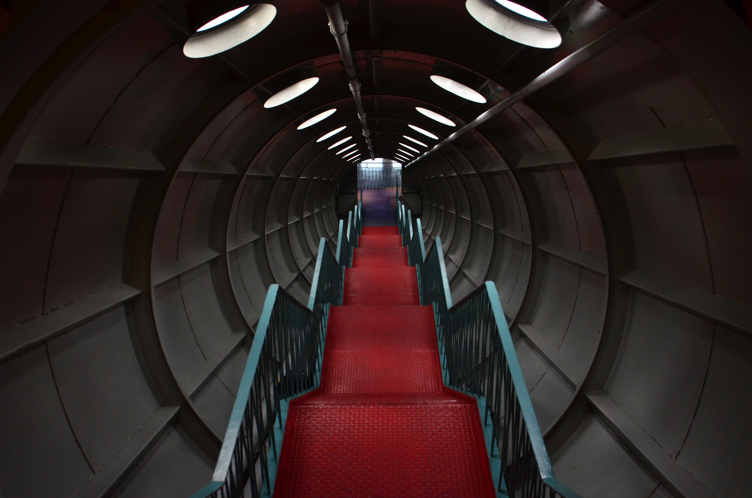 atomium tunnel