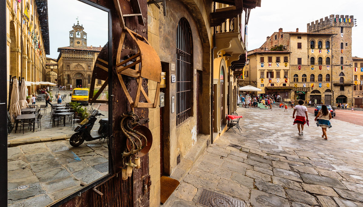 Arezzo, fronte e retro