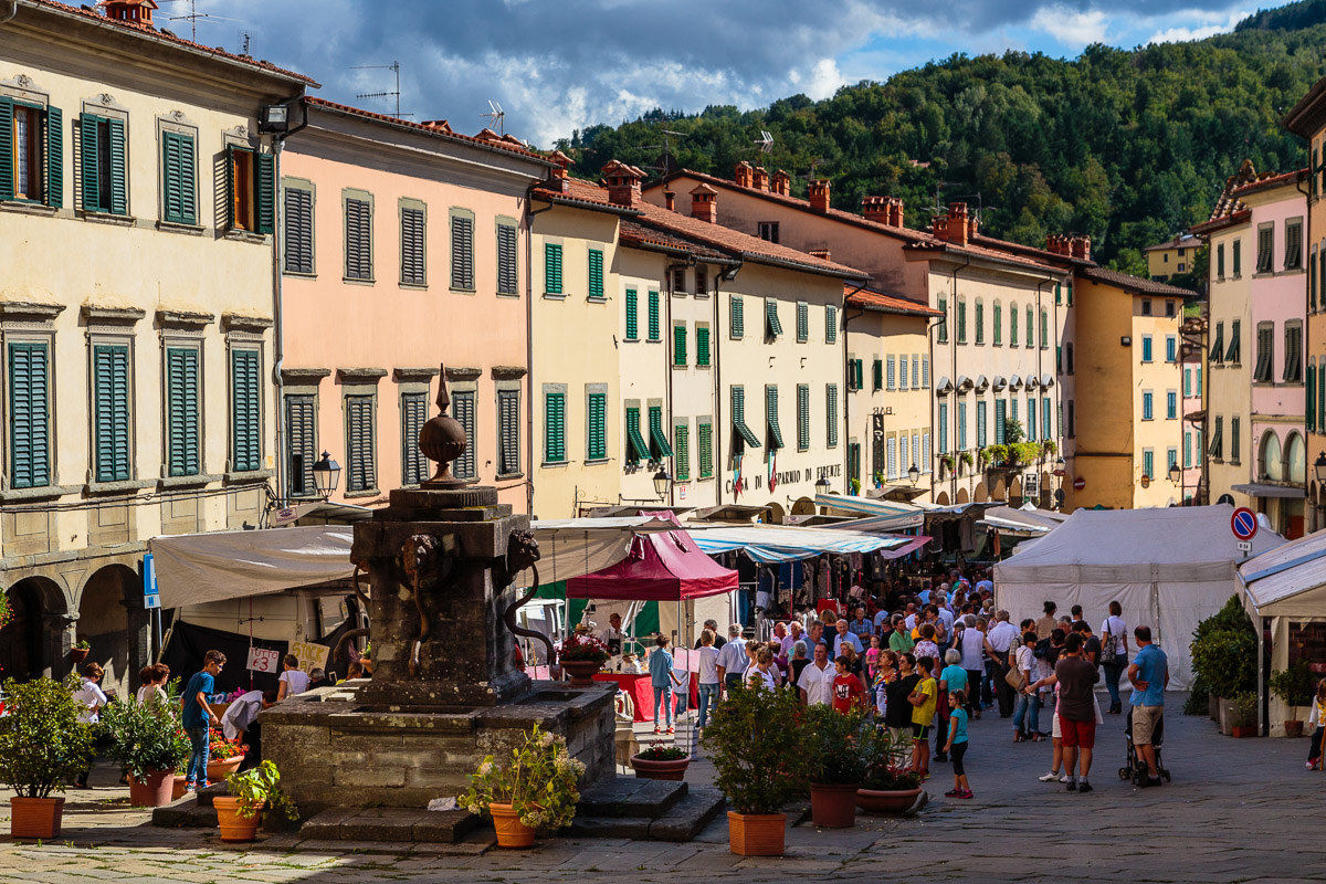 Stia, piazza e mercato