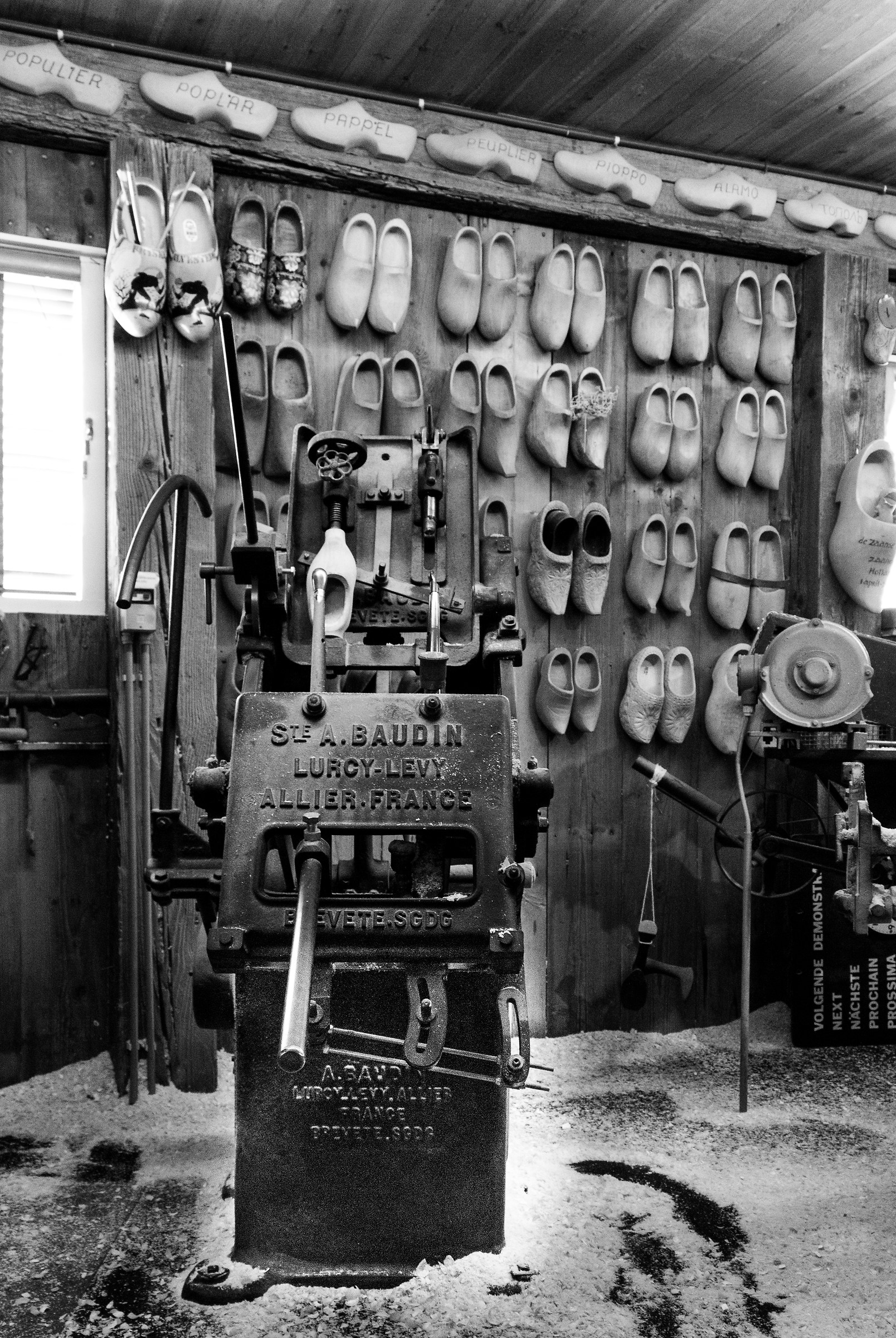 La fabbrica delgi zoccoli