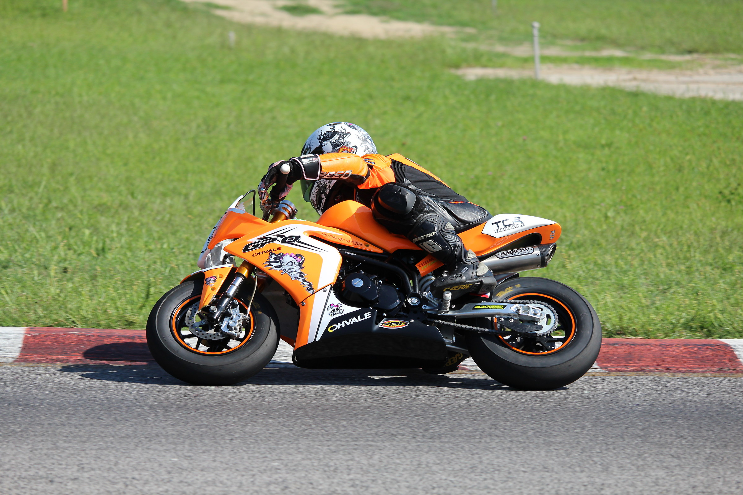 Questa bambina ha una bella messa in piega