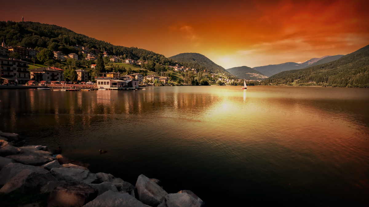 Sunset al lake Serraia