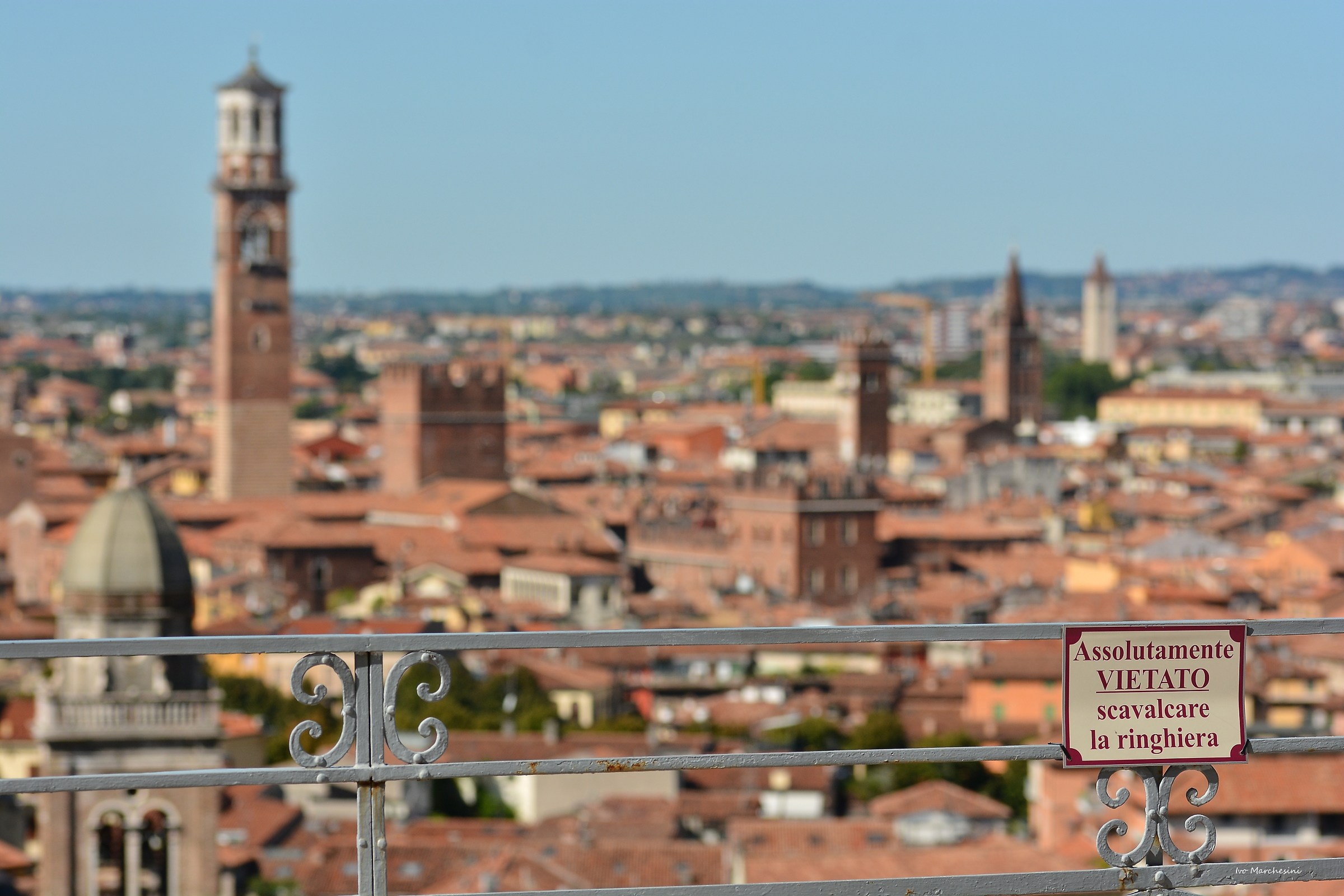 Vietato scavalcare la ringhiera