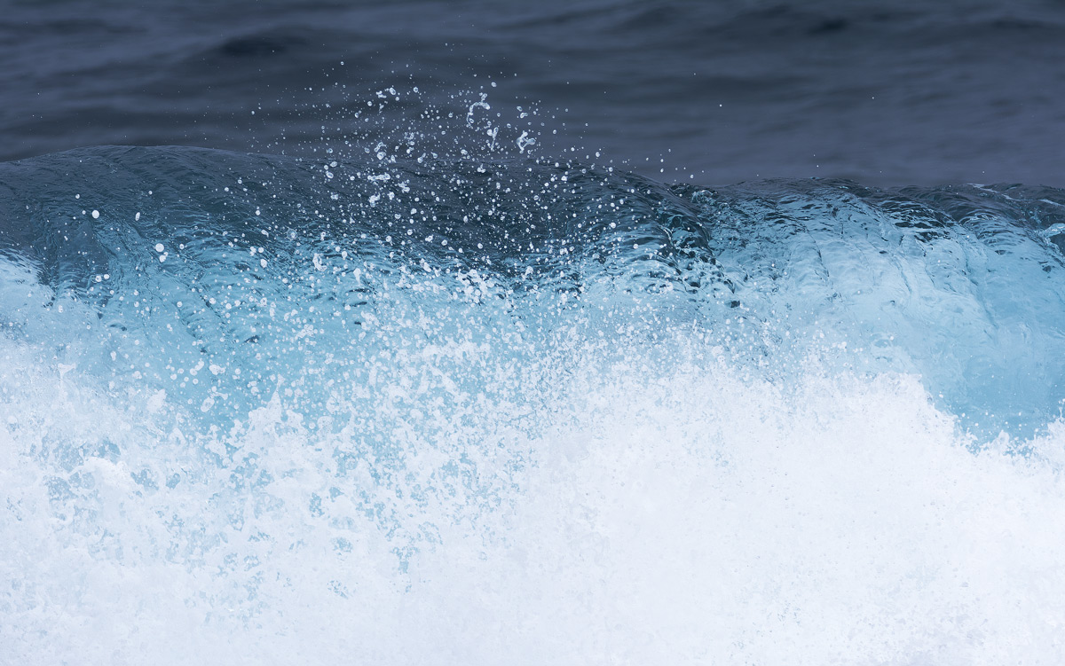 Waves island of Pico