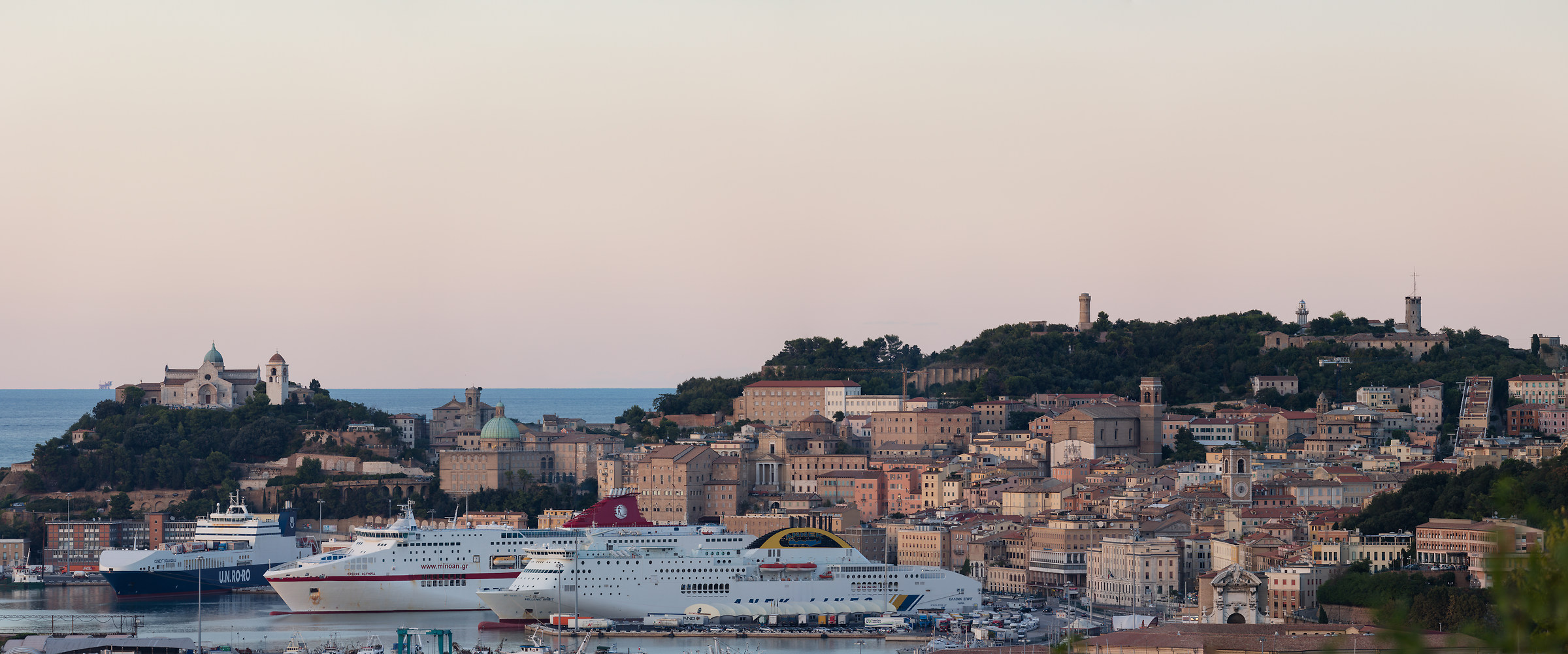Ancona - Panoramica su porto e Duomo