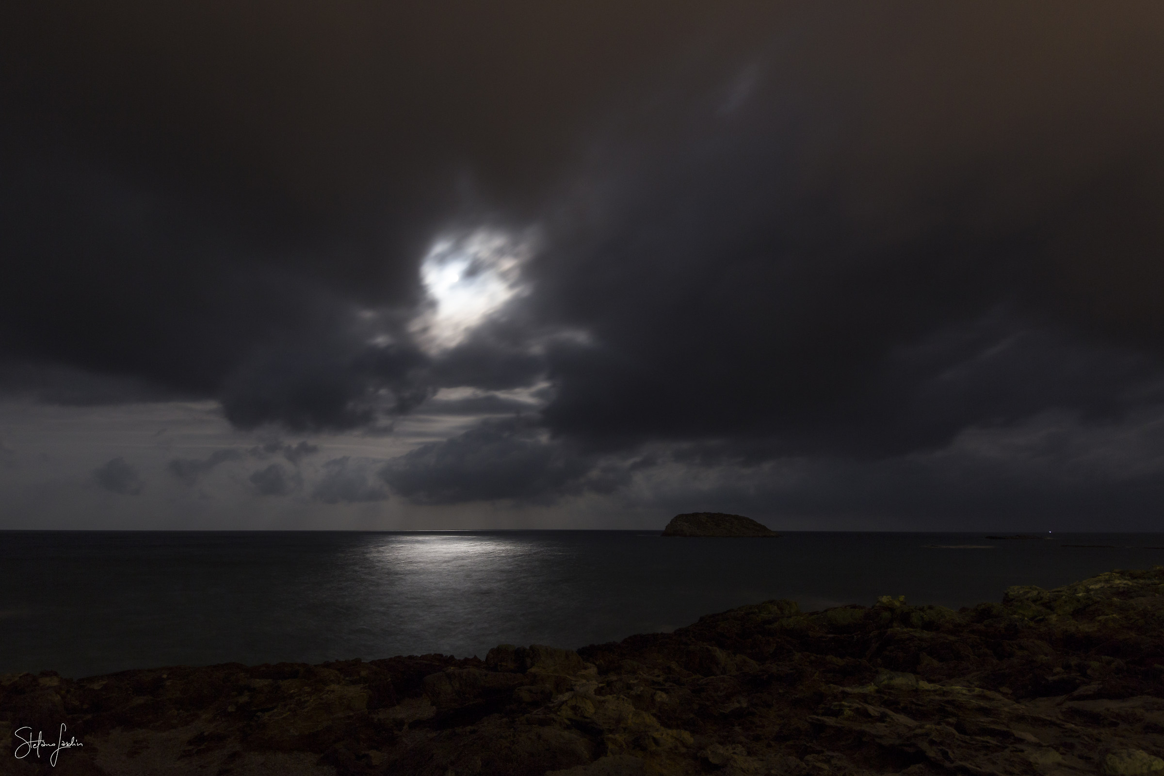 The sea and the Moon