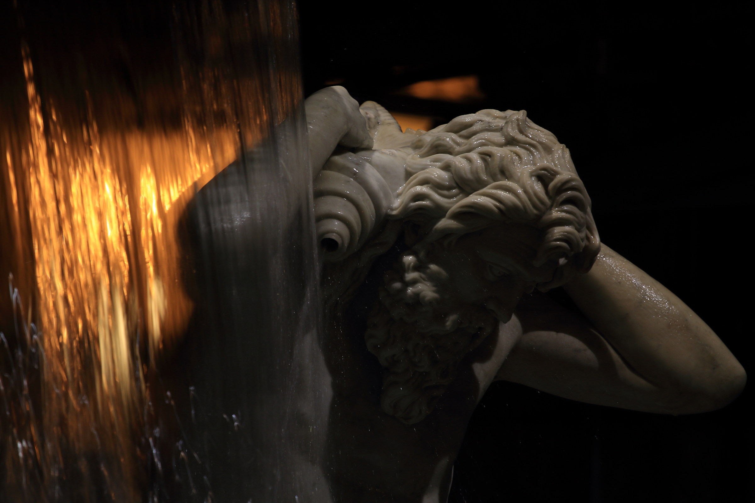 Amenano fountain - detail