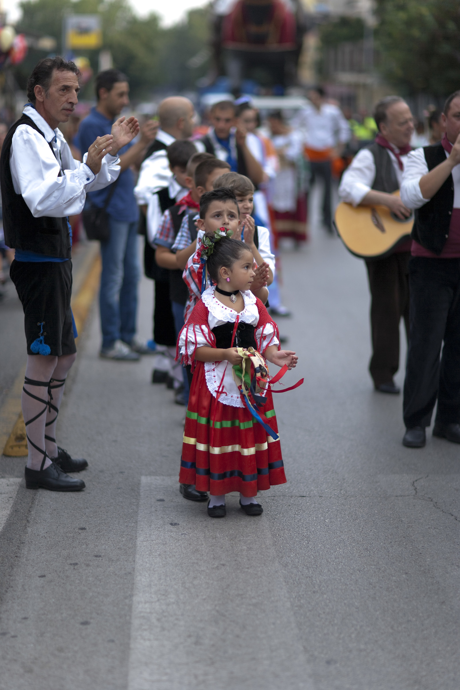 Small (Canterina Peloritana) in traditional costume