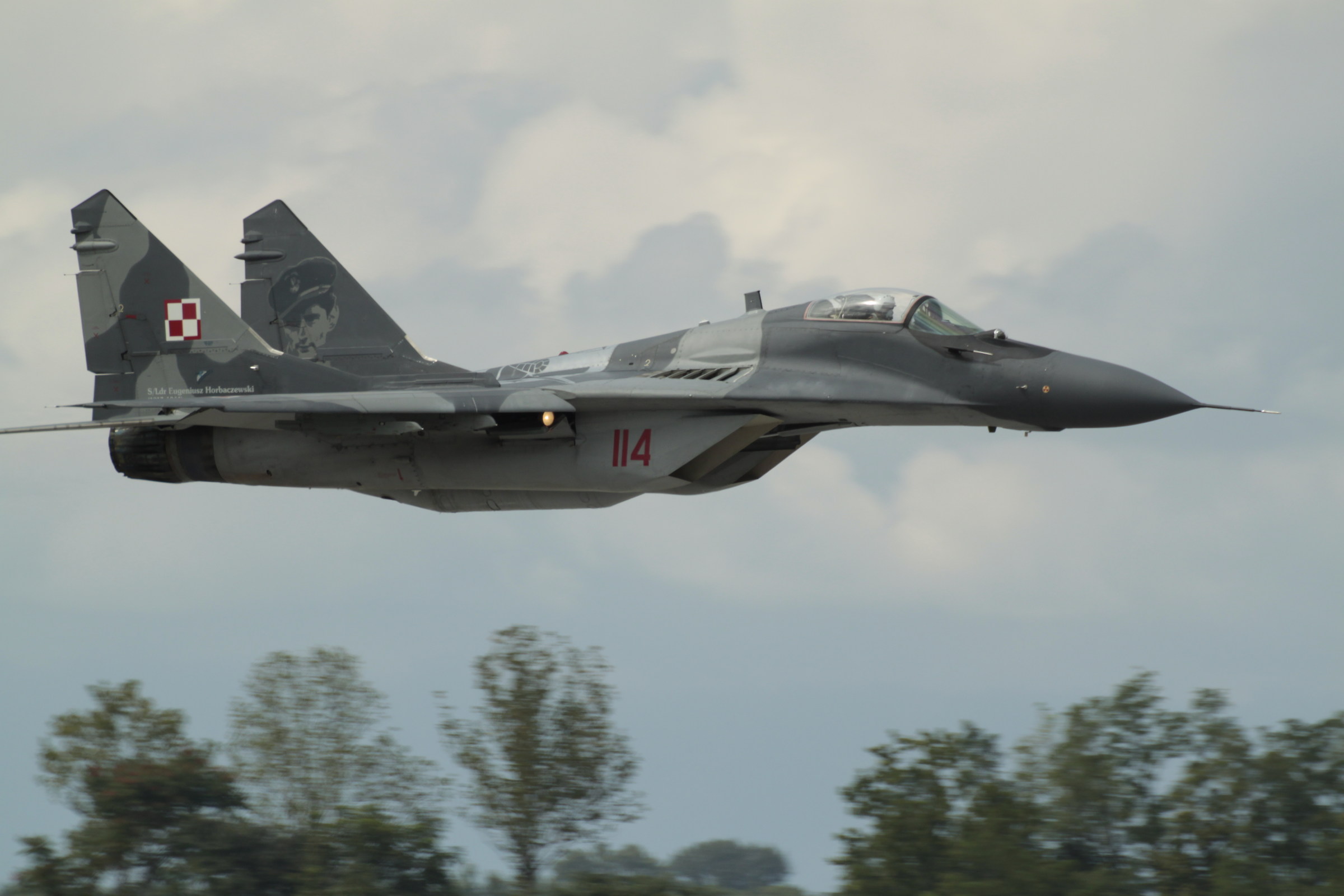 Sono grosso, volo basso e faccio tanto rumore!