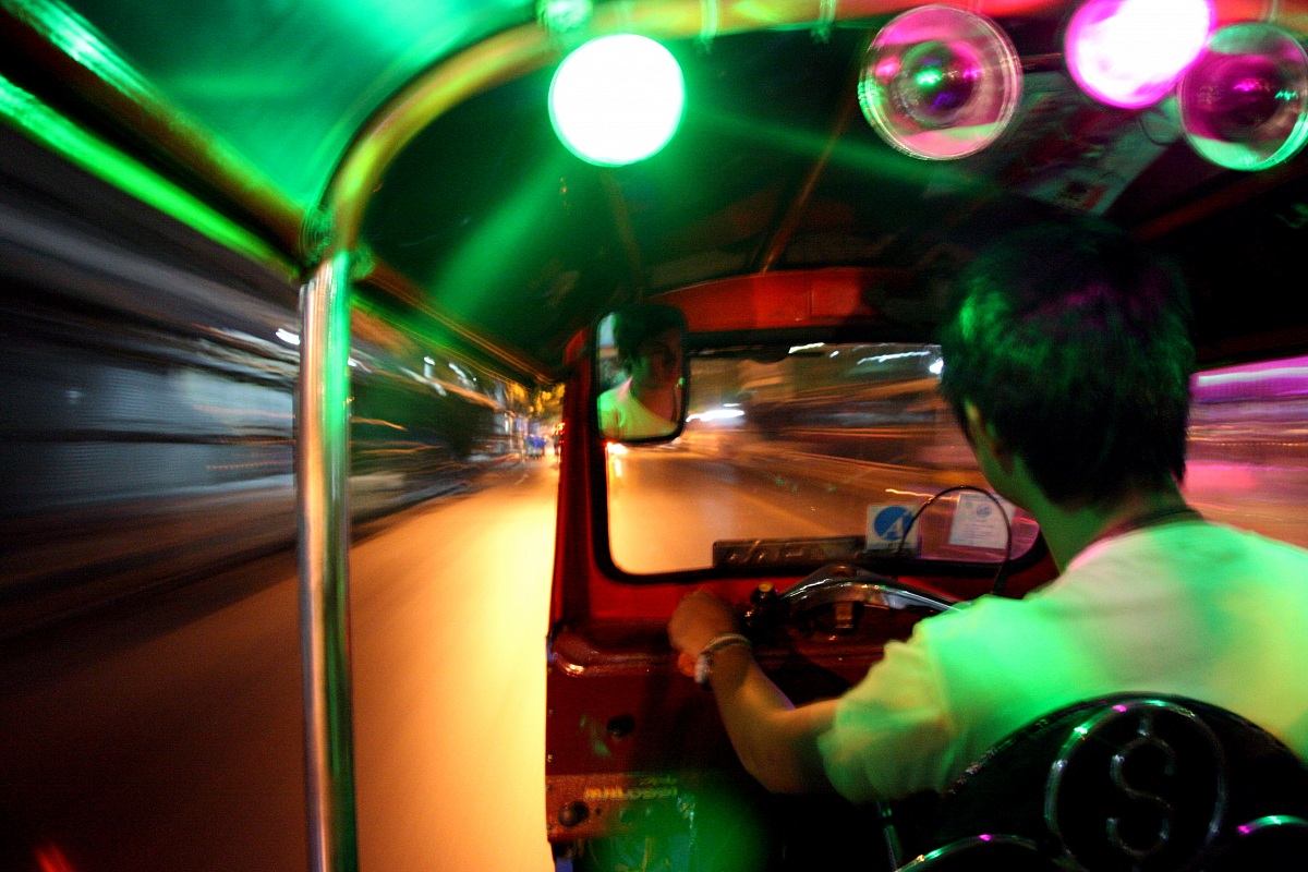 alta velocità per le vie di Bangkok....