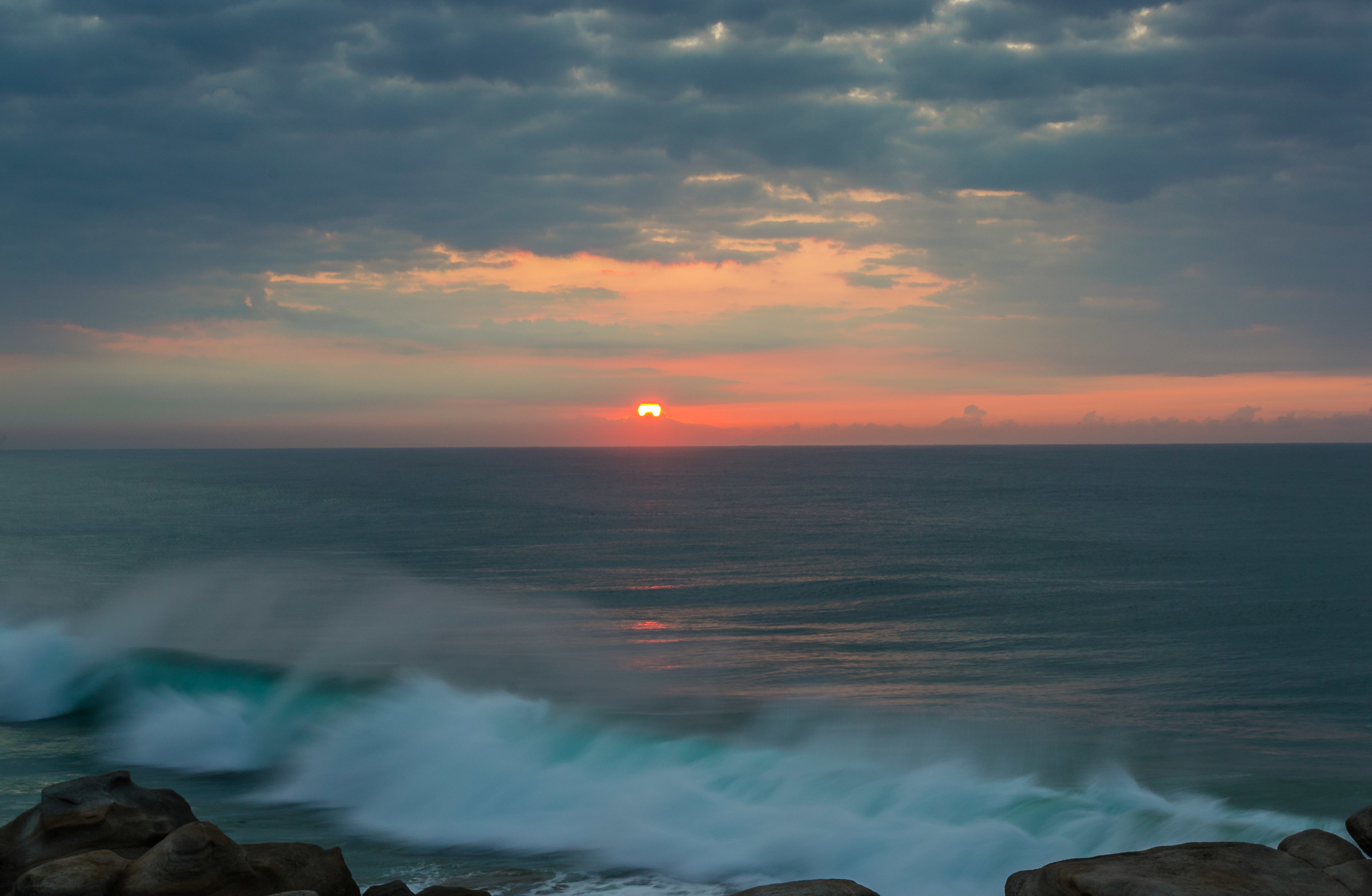 Sunrise and waves Indian Ocean-Ballito (South Africa)
