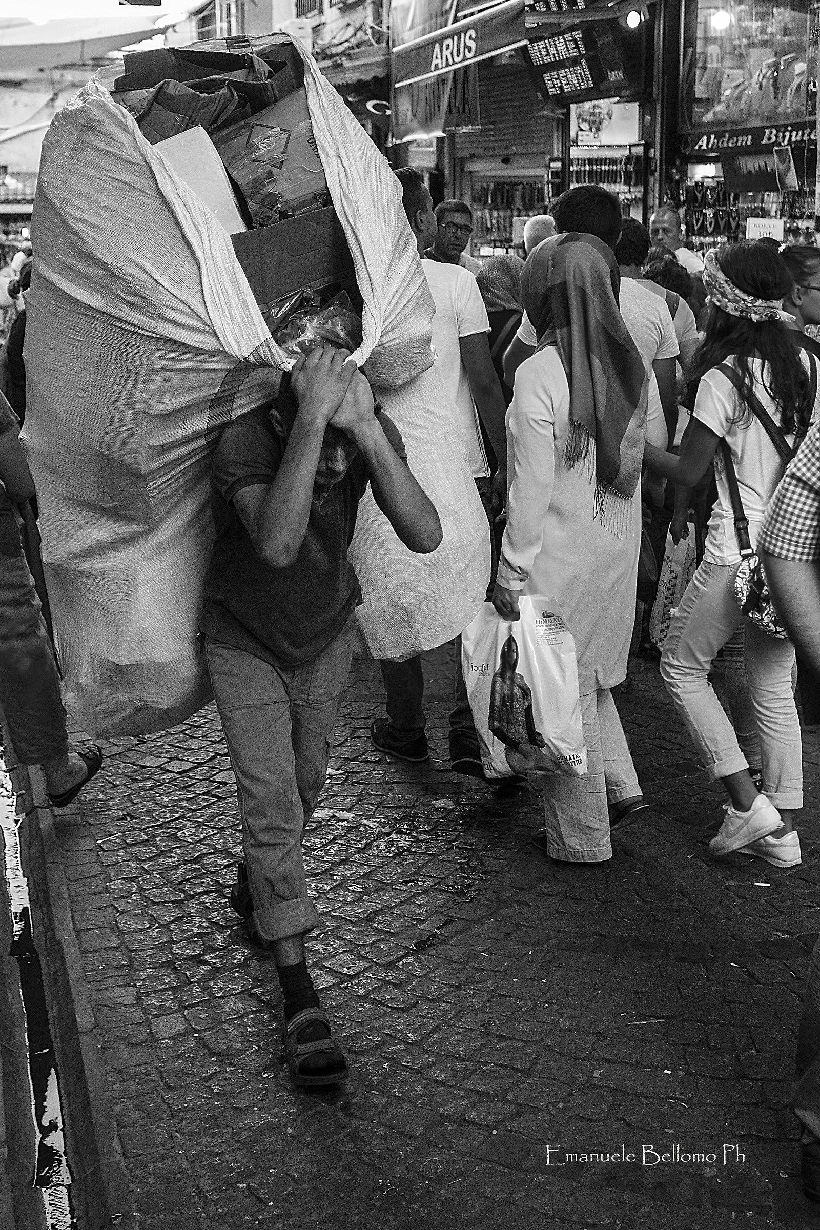 Fatigue in the crowd