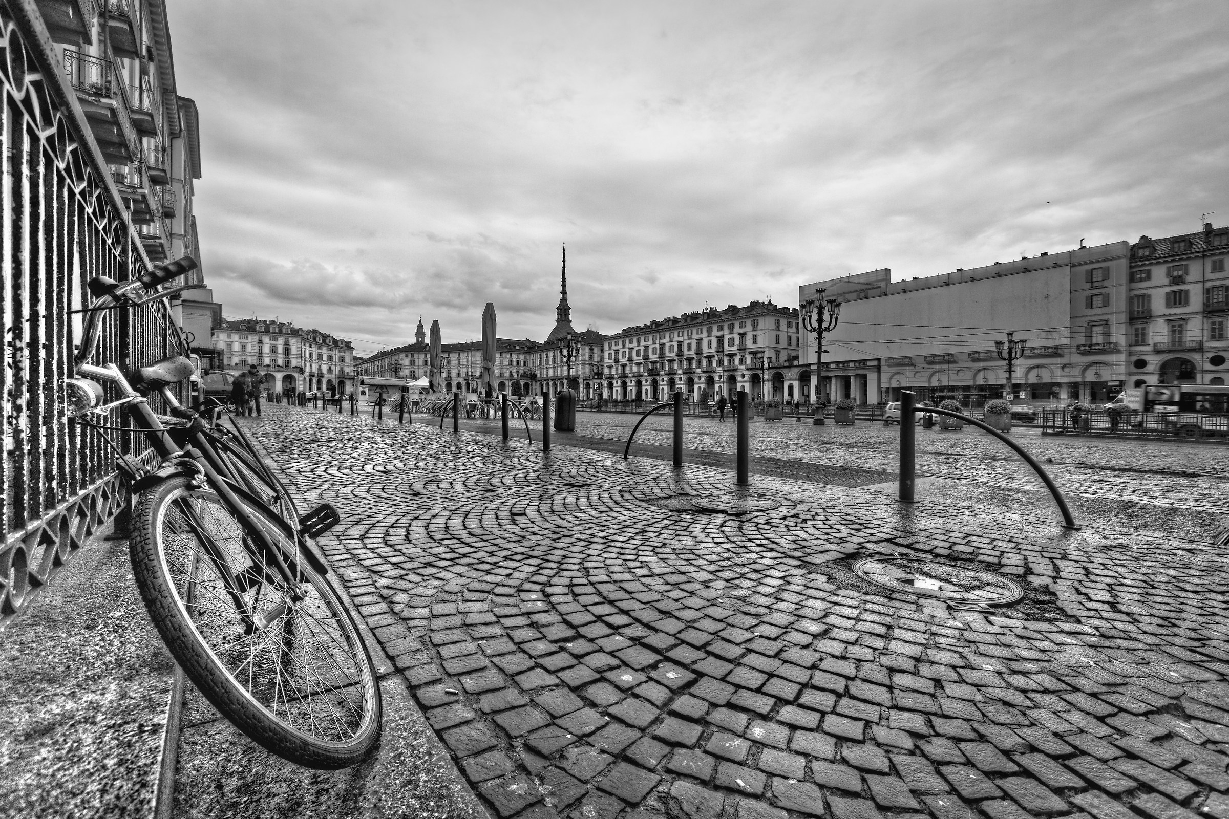piazza vittorio b/w