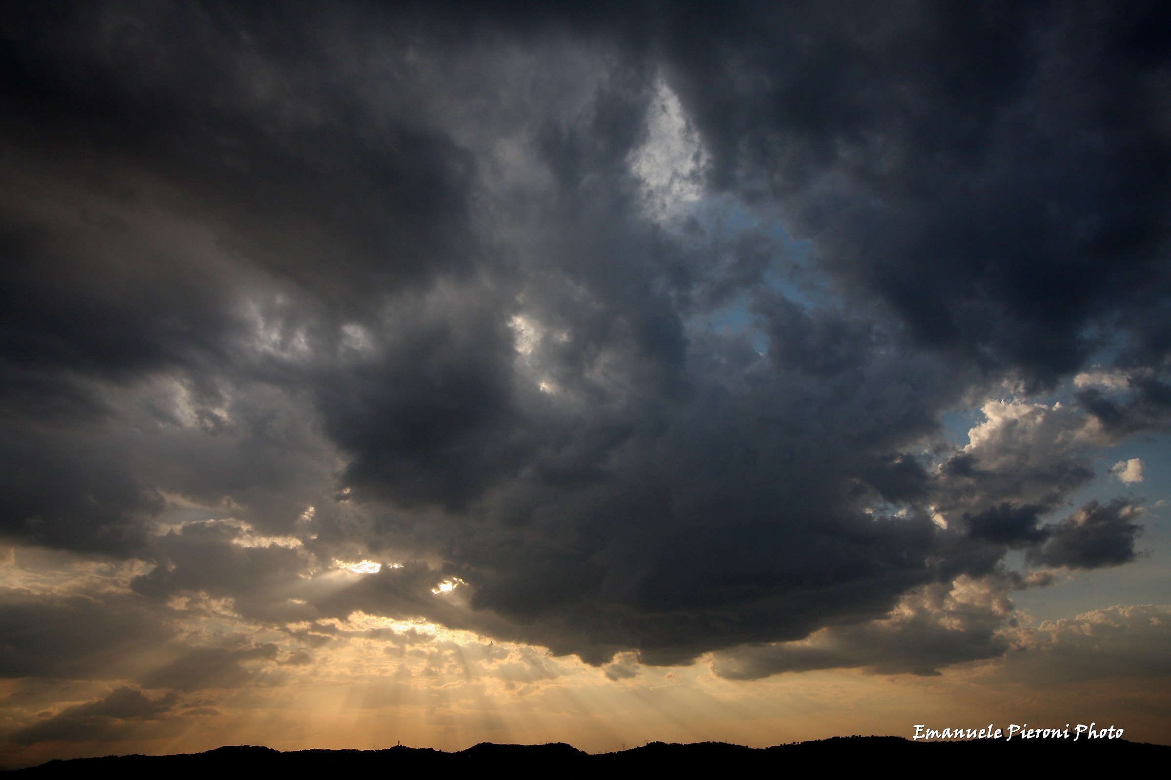 ultimi raggi prima del tramonto
