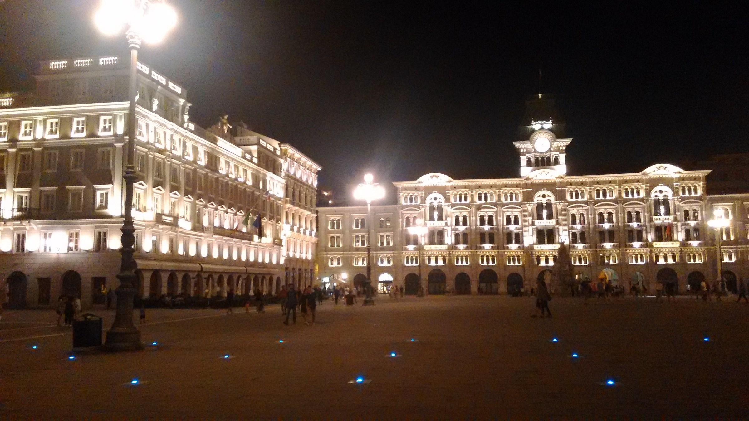 Trieste, the unit square by night