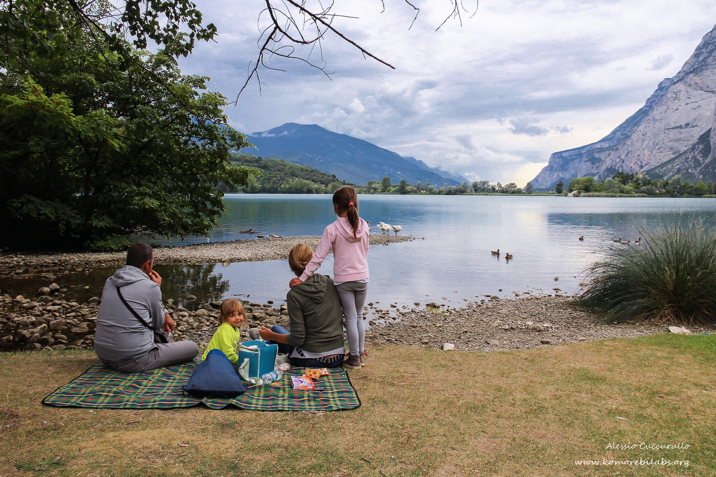 Breakfast at the lake.