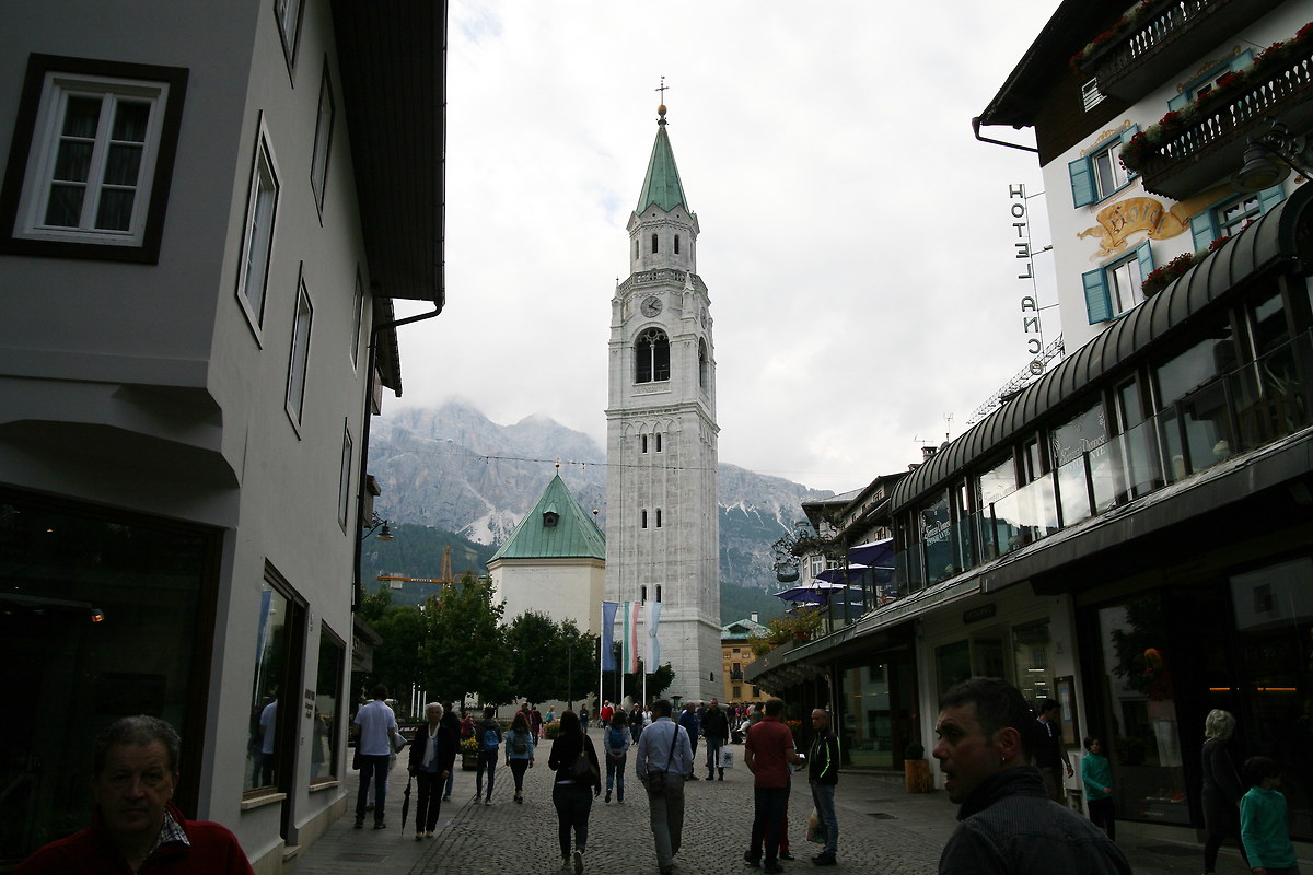 la chiesa di Cortina D'Ampezzo