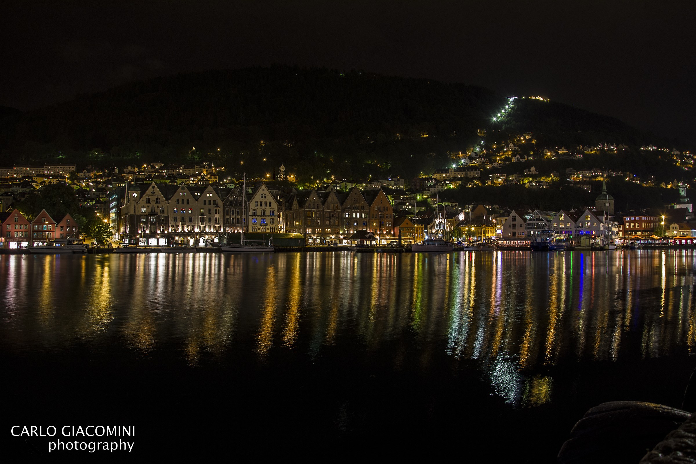 Bergen by night