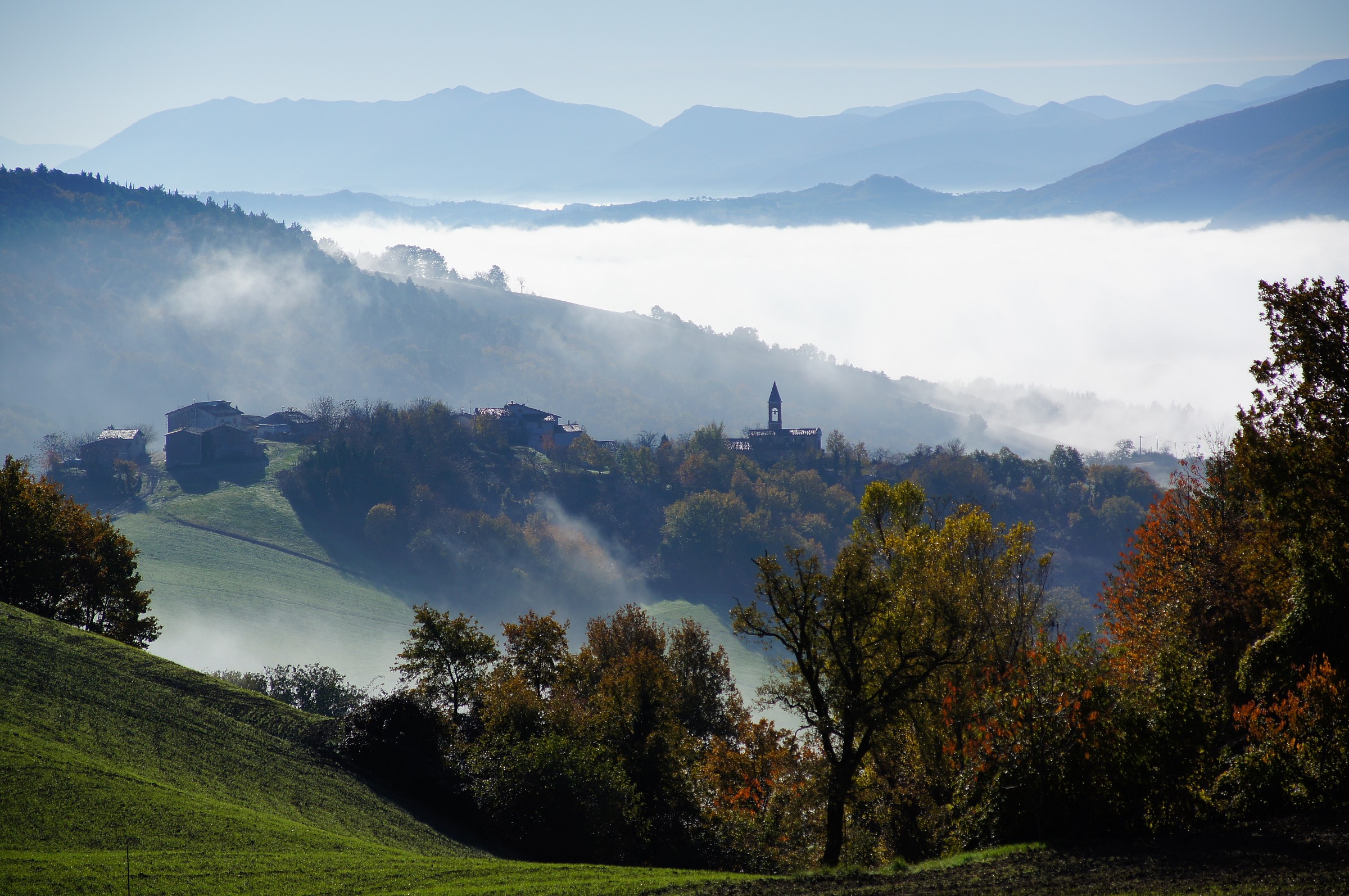 Above the mists of Autumn - From Civitalba - AN