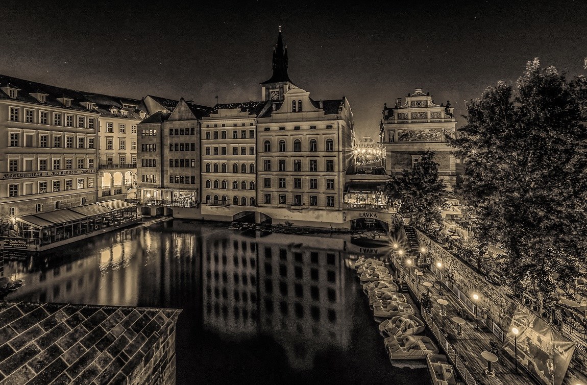 Karlovy lázne-Cafe Lavka