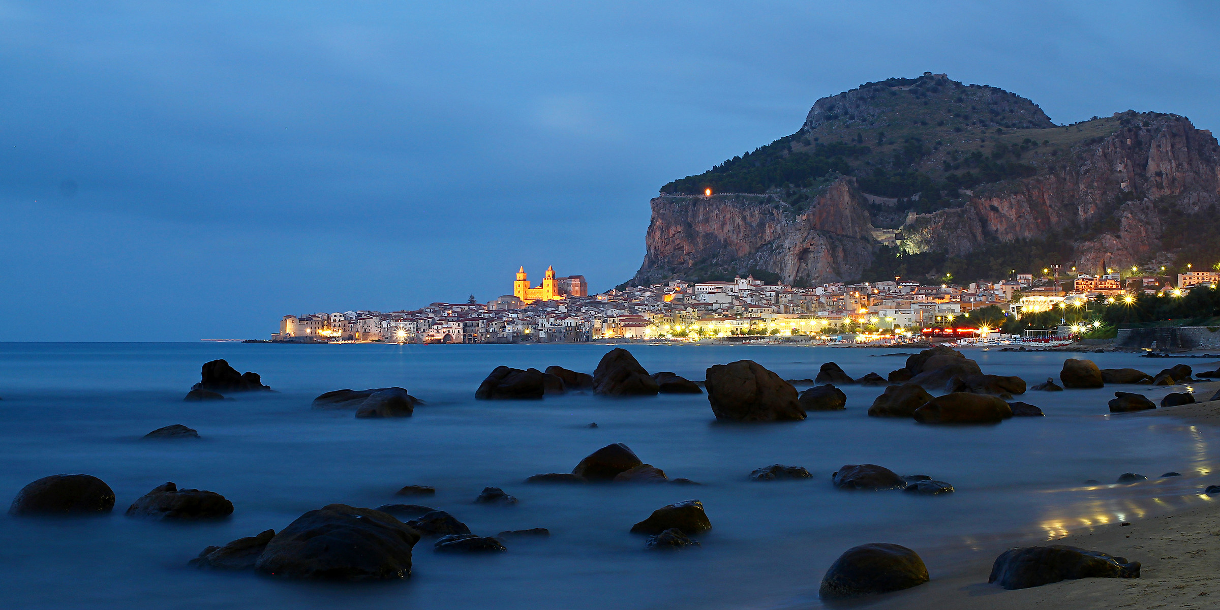 Cefalù, tra il mare e la storia.