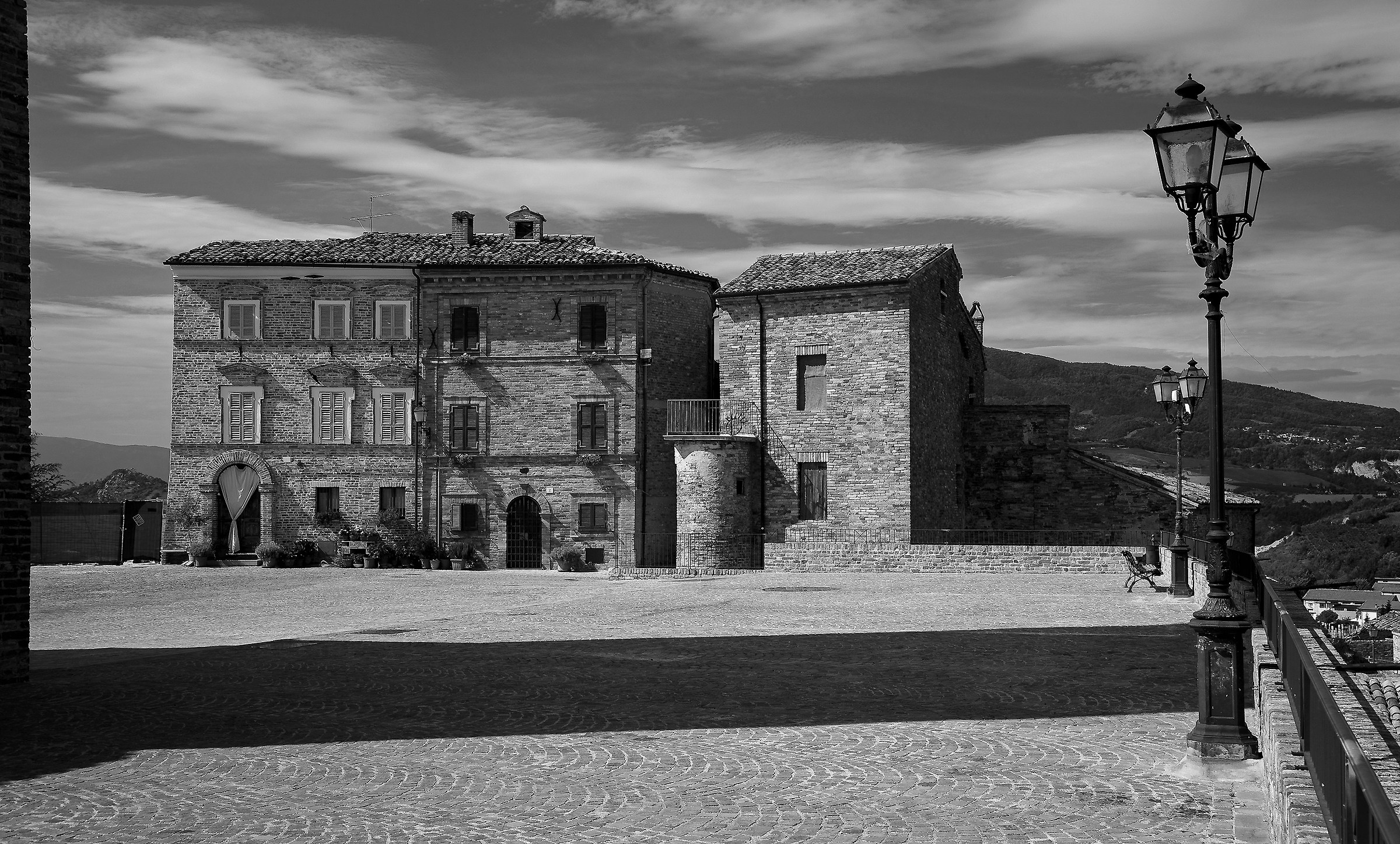 la piazza del paese..